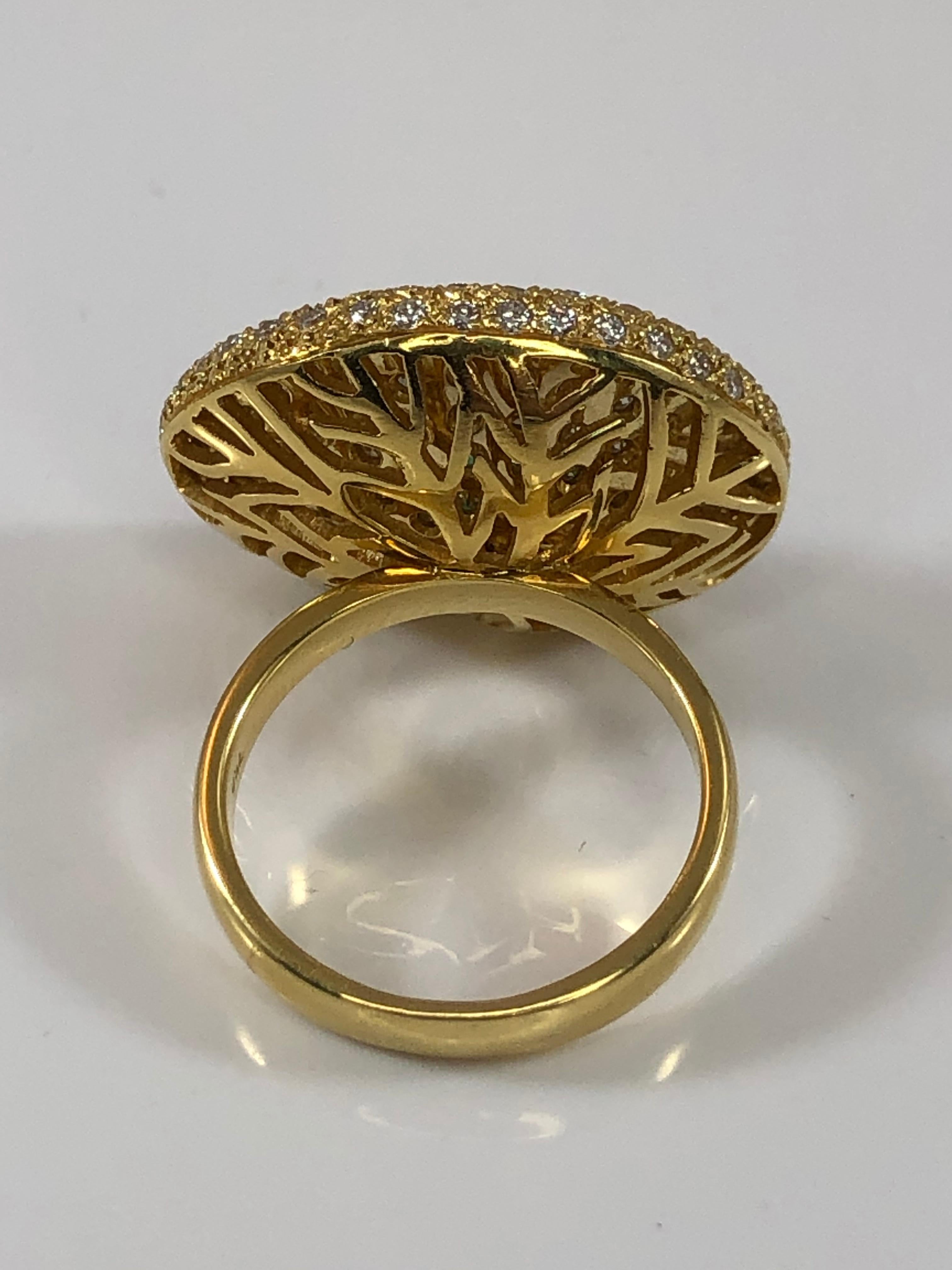 Georgios Collections Ring aus 18 Karat Gelbgold mit einem ovalen Smaragd und Diamanten im Angebot 1