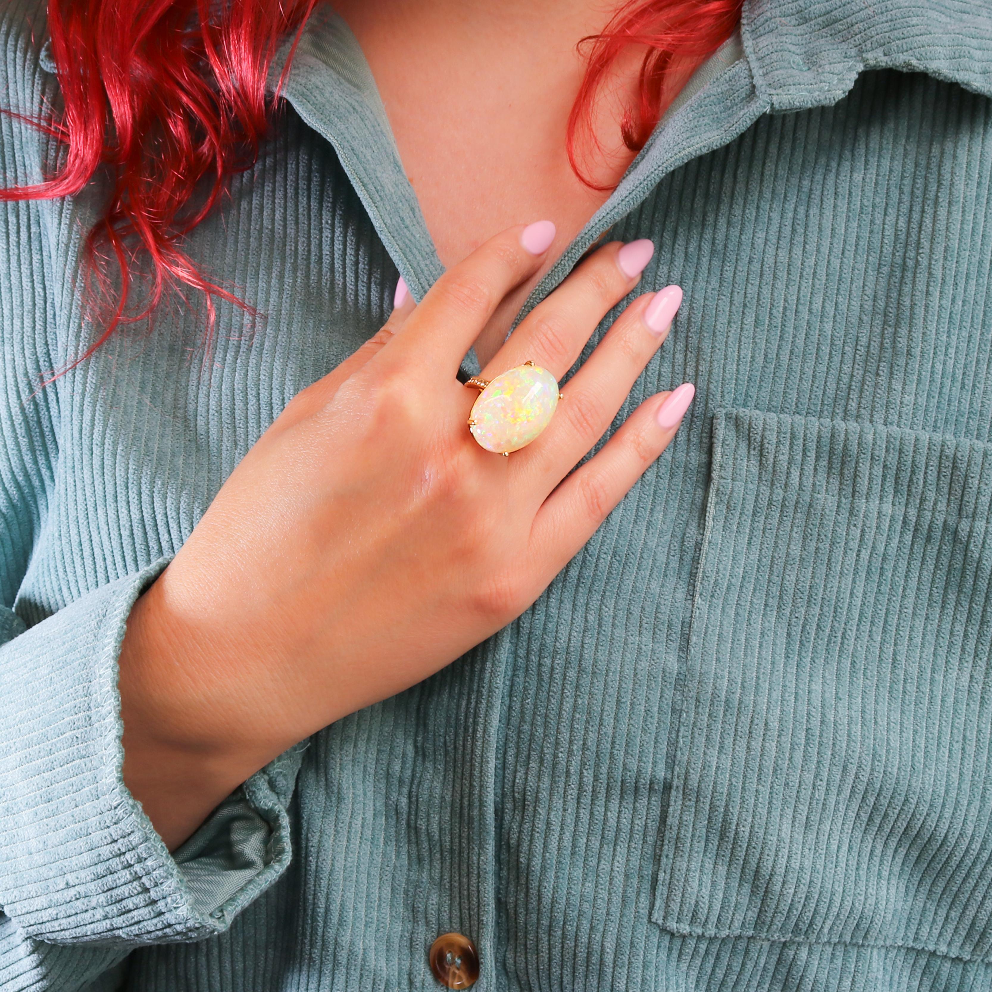 Anello Georgios Collections in oro giallo 18 carati con opale ovale e diamanti in vendita 4