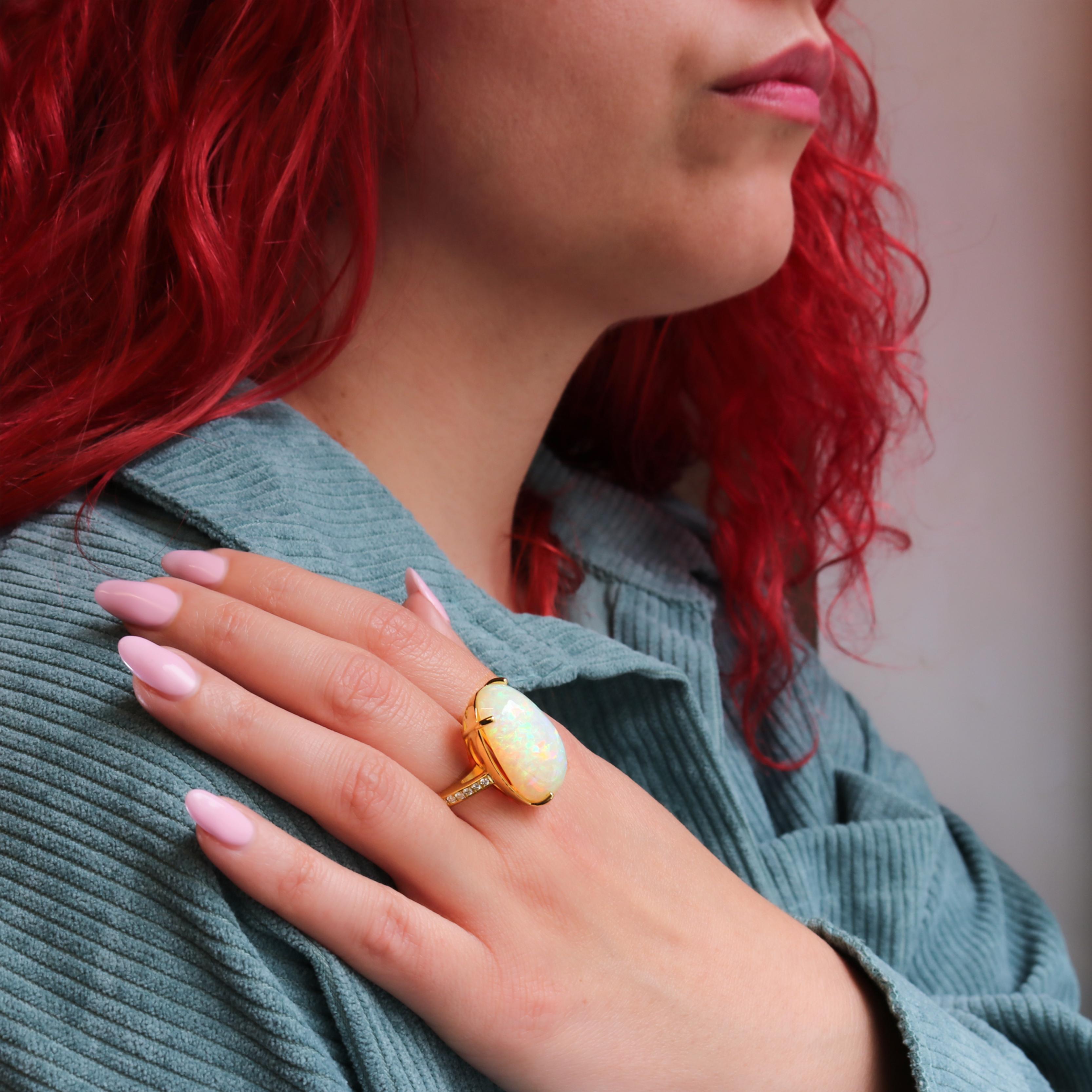 Anello Georgios Collections in oro giallo 18 carati con opale ovale e diamanti in vendita 5