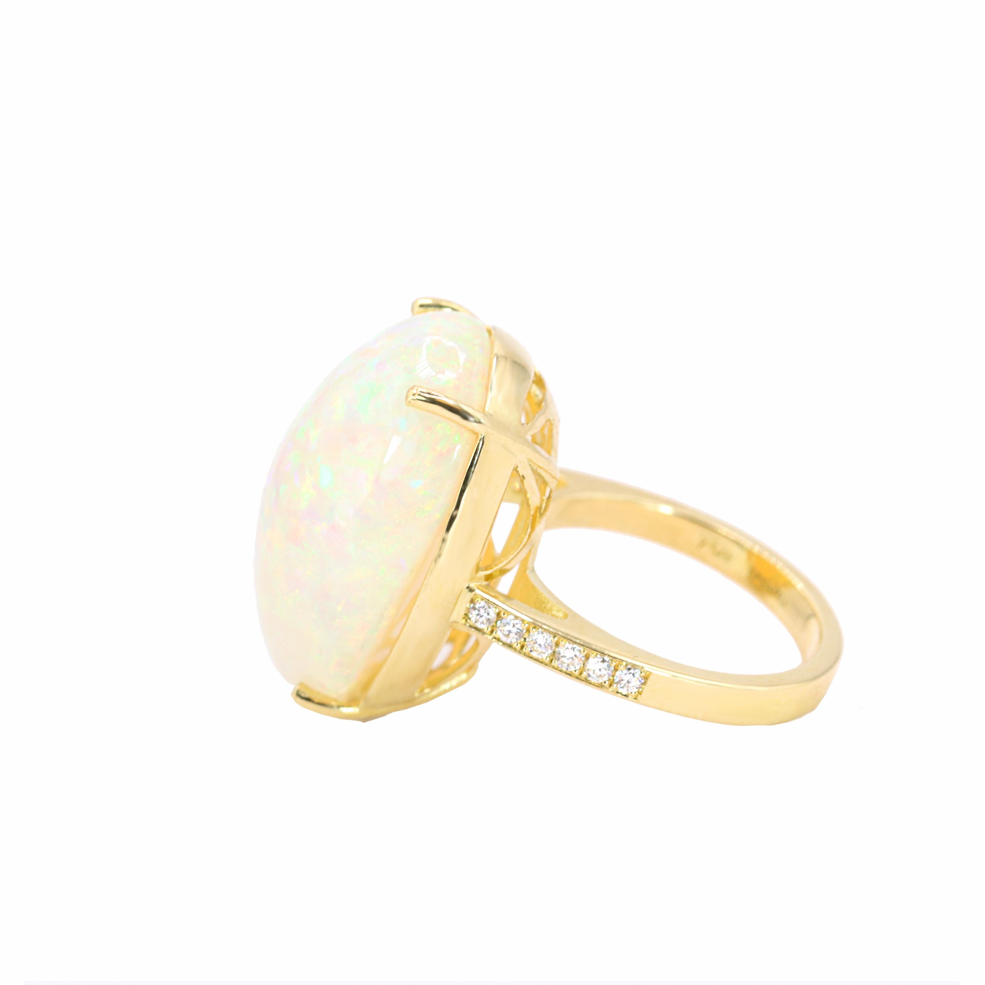Contemporaneo Anello Georgios Collections in oro giallo 18 carati con opale ovale e diamanti in vendita
