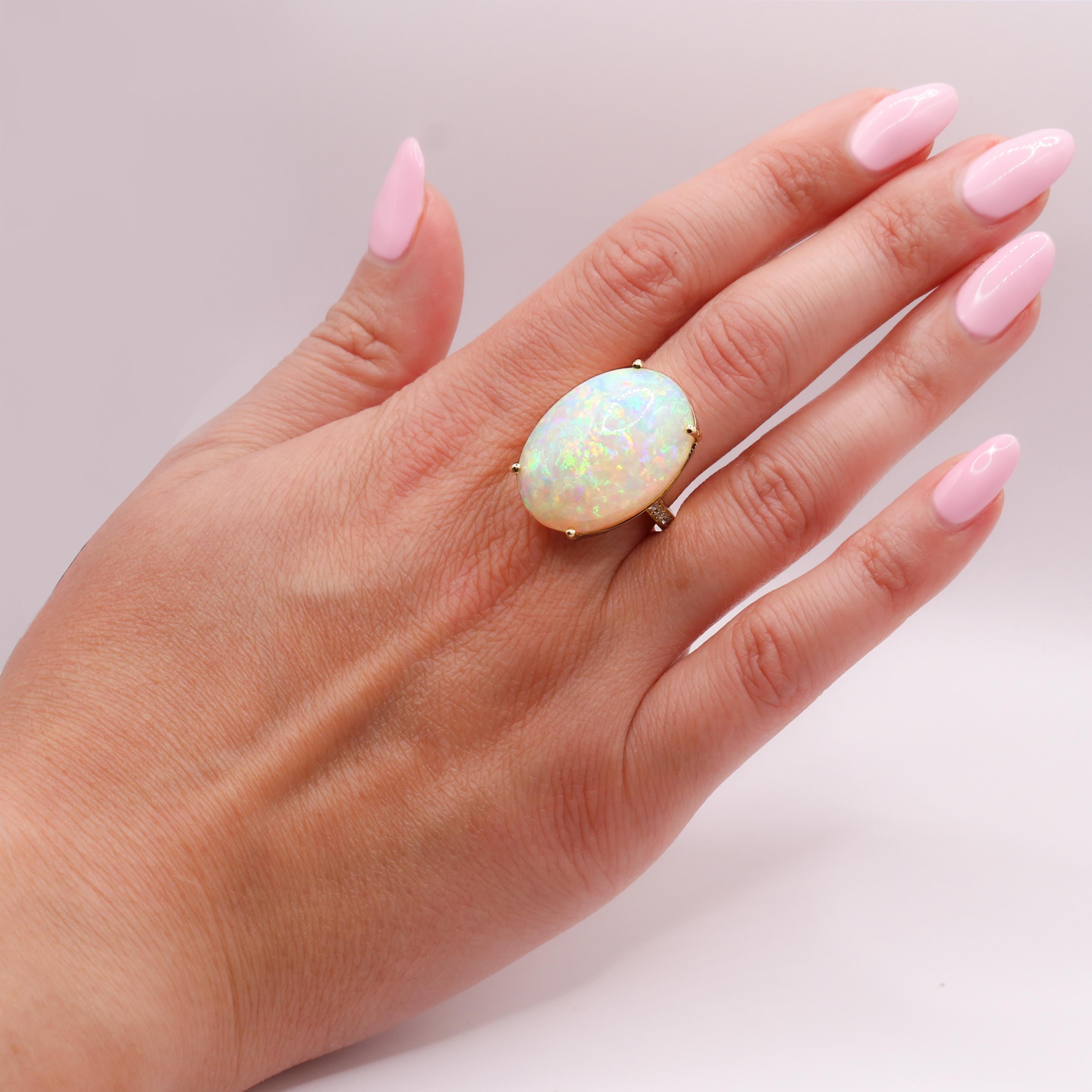 Anello Georgios Collections in oro giallo 18 carati con opale ovale e diamanti in vendita 3