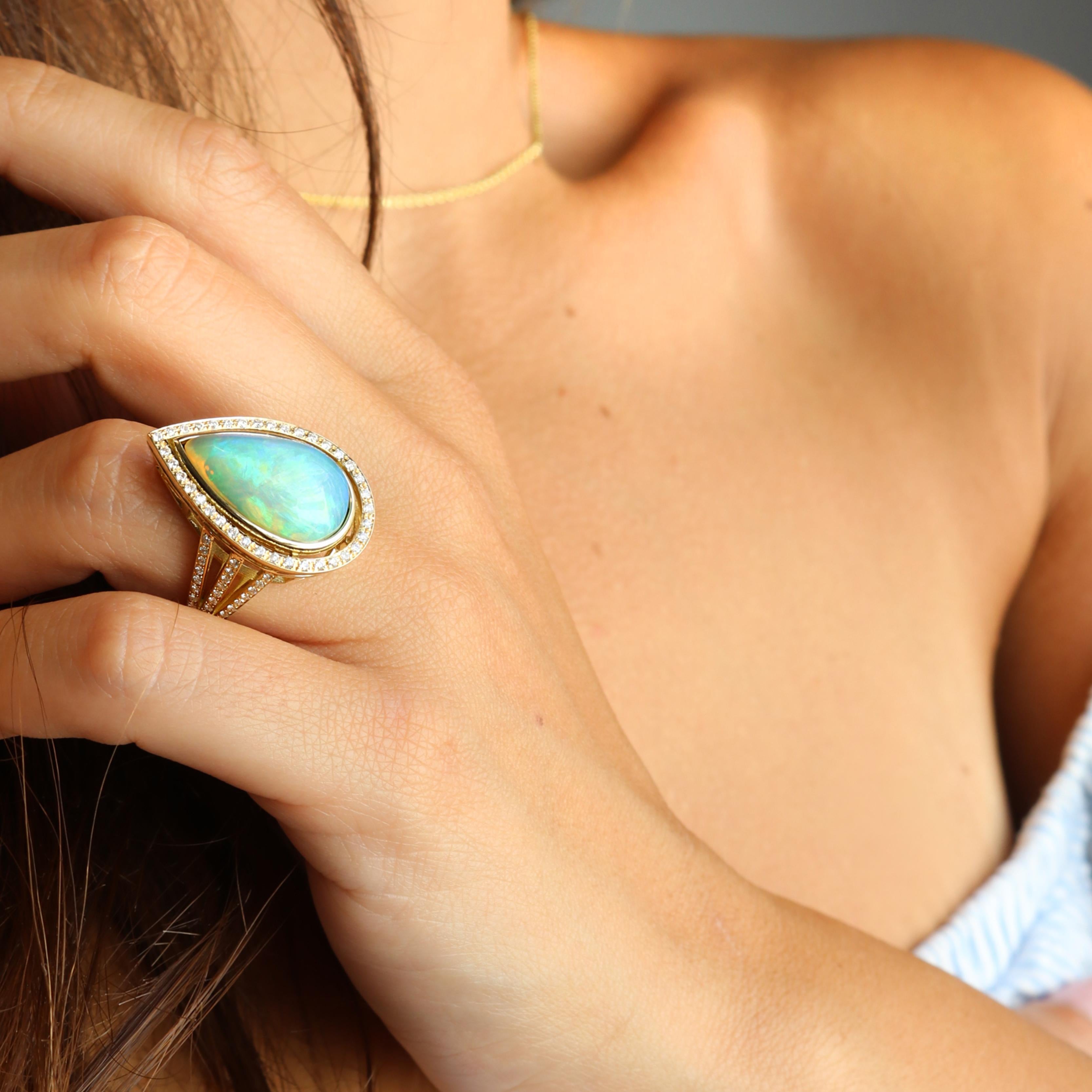 Georgios Collections Bague en or jaune 18 carats avec opale poire et diamants en vente 5