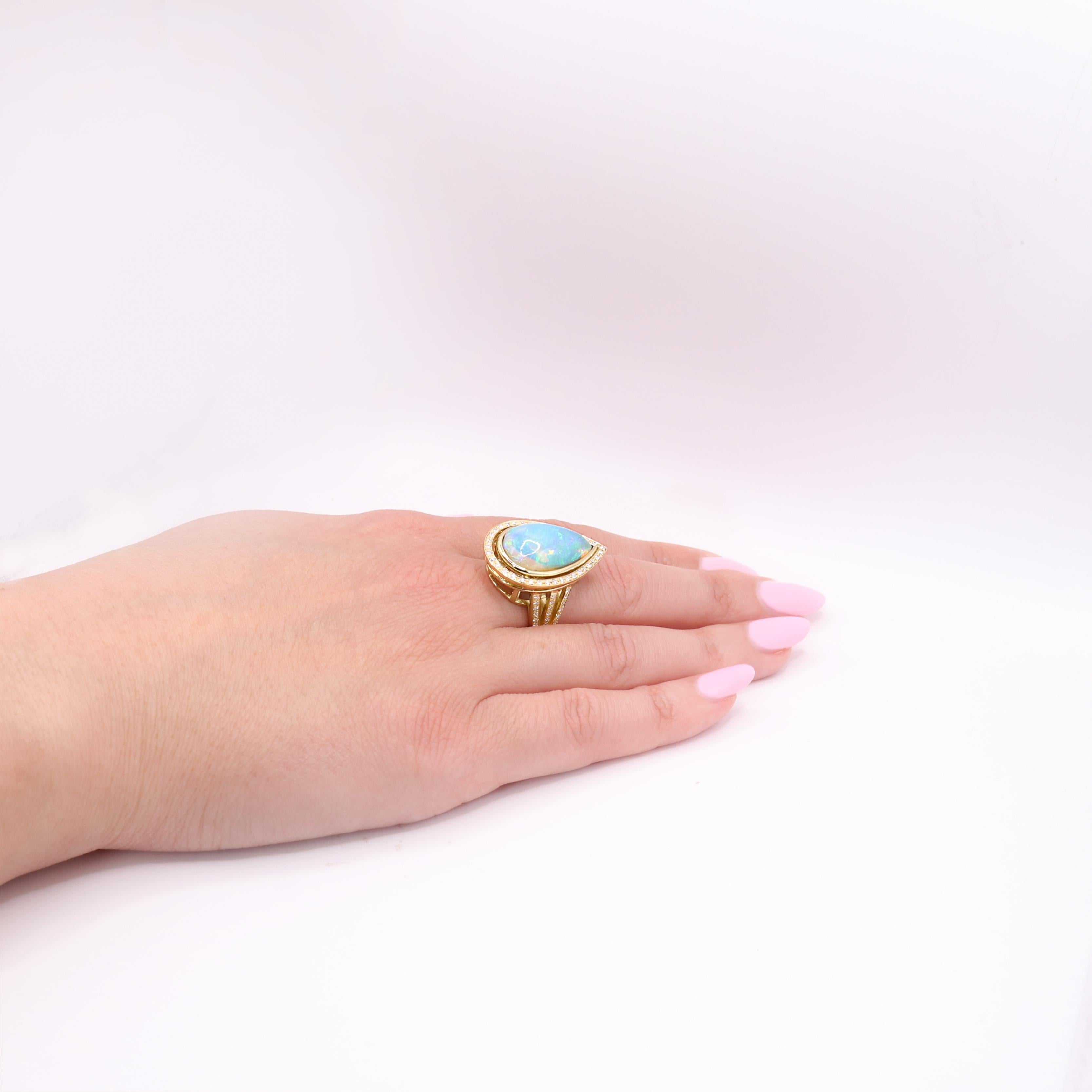 Georgios Collections Bague en or jaune 18 carats avec opale poire et diamants en vente 1