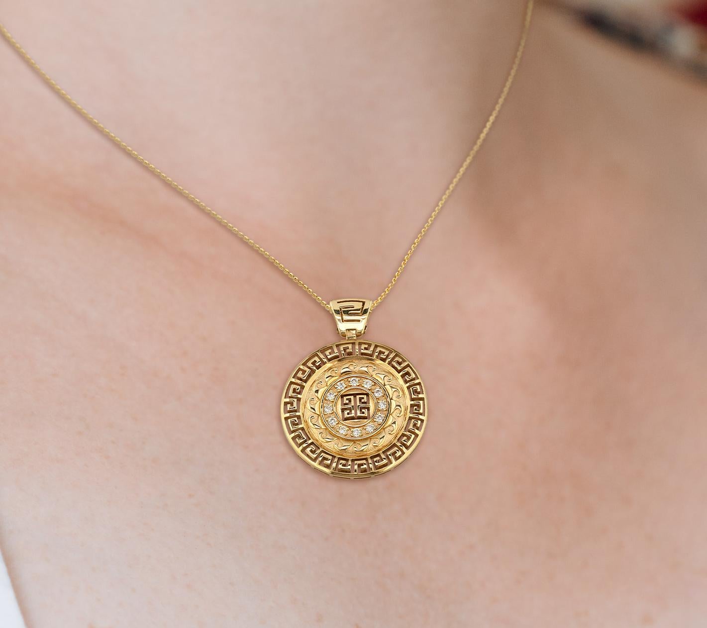 Georgios Collections Collier pendentif grec en or jaune 18 carats avec diamants ronds en vente 4