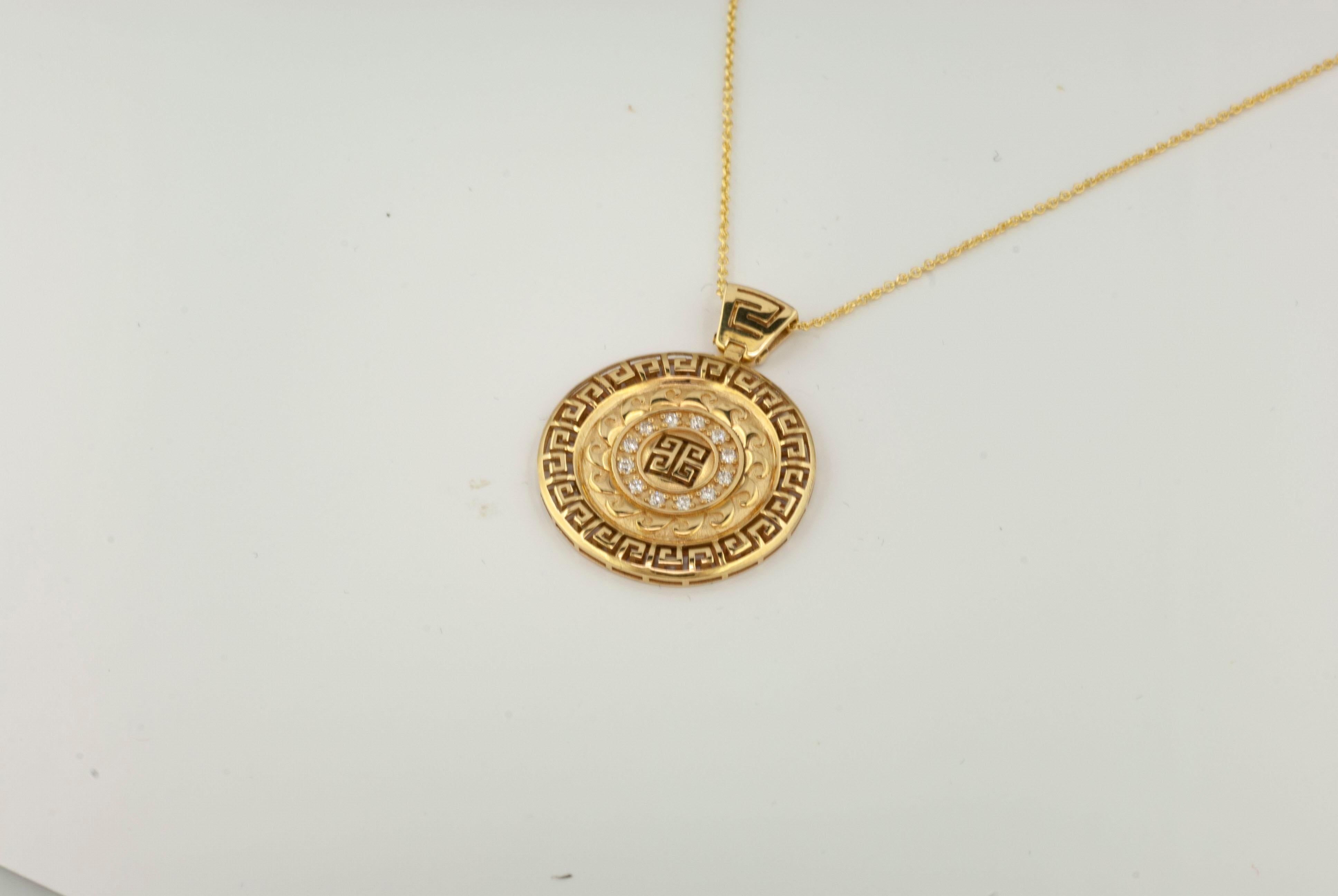 Georgios Collections Collier pendentif grec en or jaune 18 carats avec diamants ronds en vente 3