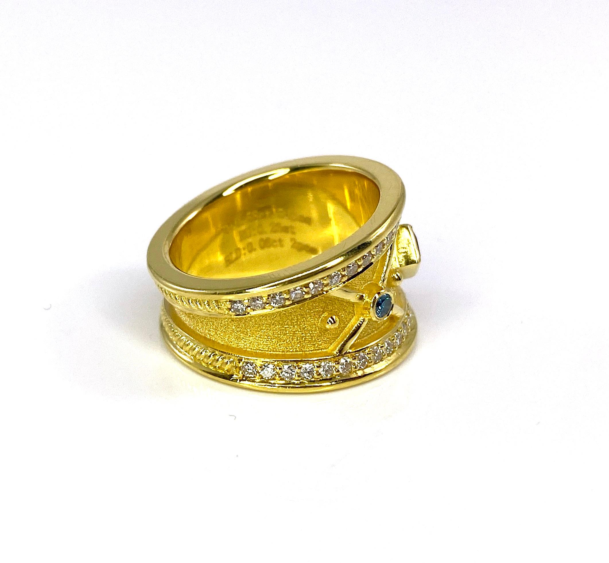 Georgios Kollektionen Ring aus 18 Karat Gelbgold mit Rubin und blauen und weißen Diamanten  im Angebot 3