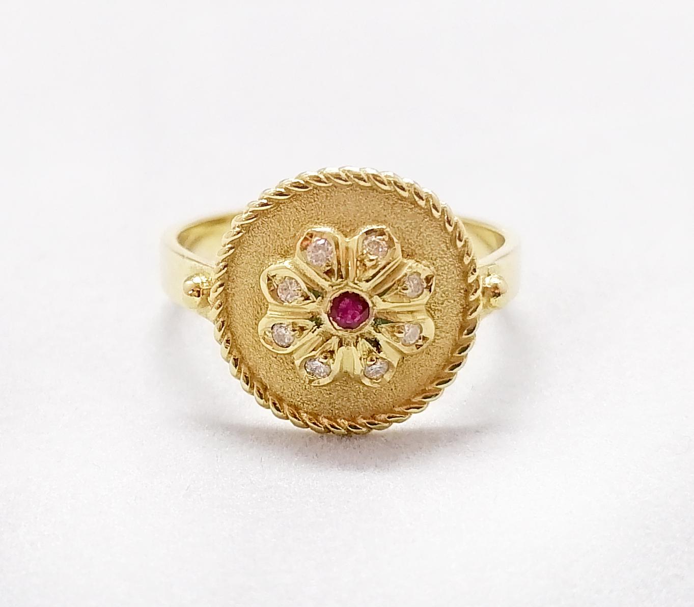 Georgios Collections Bague à anneau rond en or jaune 18 carats, rubis et diamants en vente 7