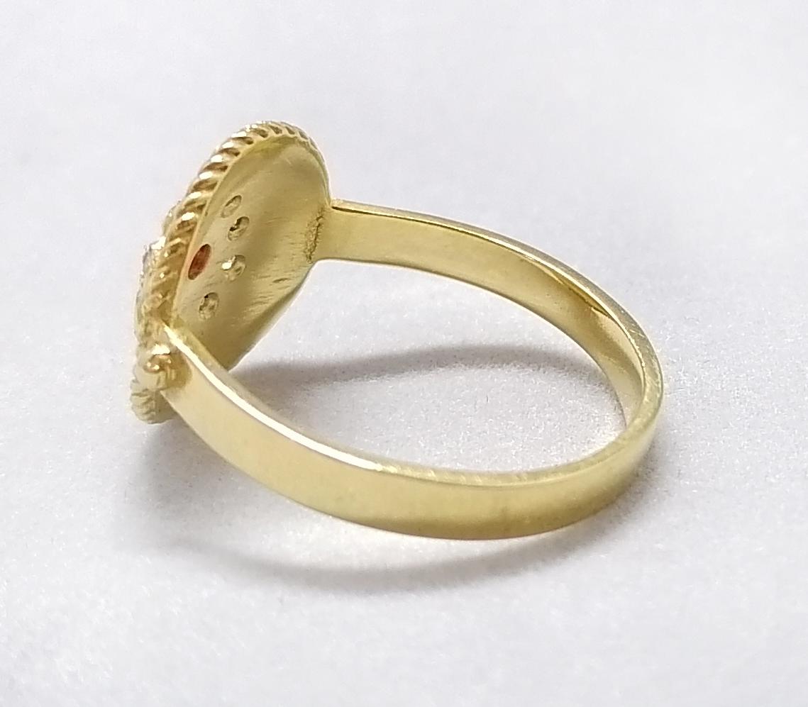 Georgios Collections Bague à anneau rond en or jaune 18 carats, rubis et diamants Pour femmes en vente