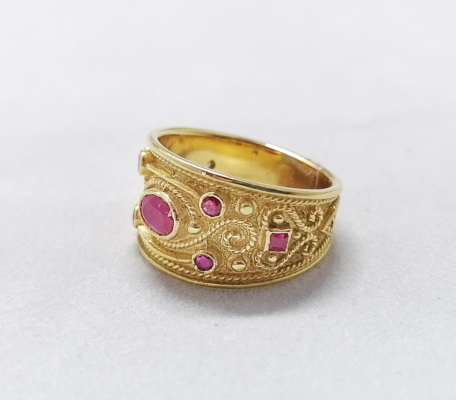 Georgios Collections Bague à anneau de style étrusque en or jaune 18 carats, rubis et diamants en vente 7