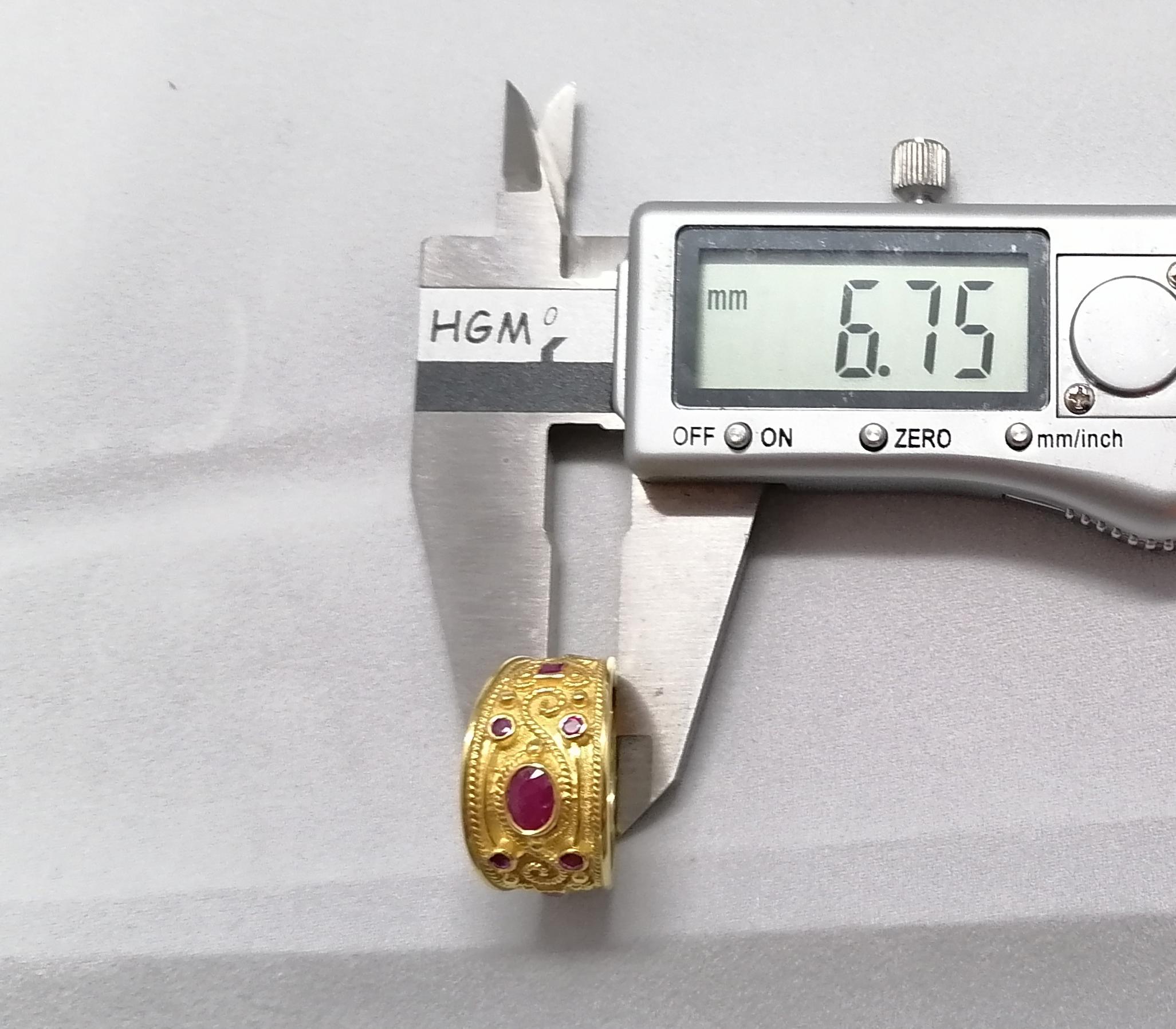Georgios Collections Bague à anneau de style étrusque en or jaune 18 carats, rubis et diamants en vente 2