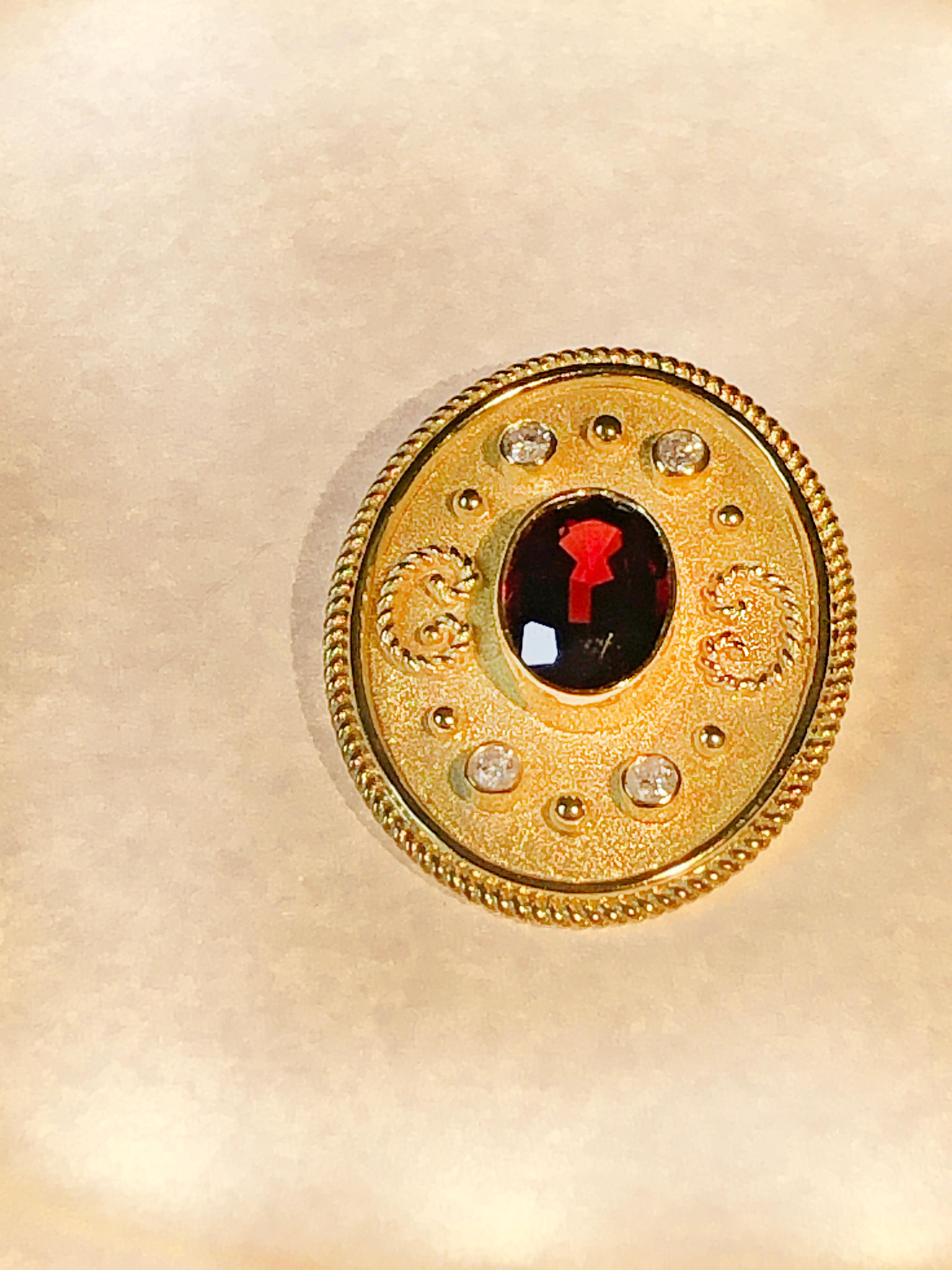 Georgios Kollektionen 18 Karat Gelbgold  Ovaler Diamant-Rubin-Anhänger mit Diamant (Byzantinisch) im Angebot