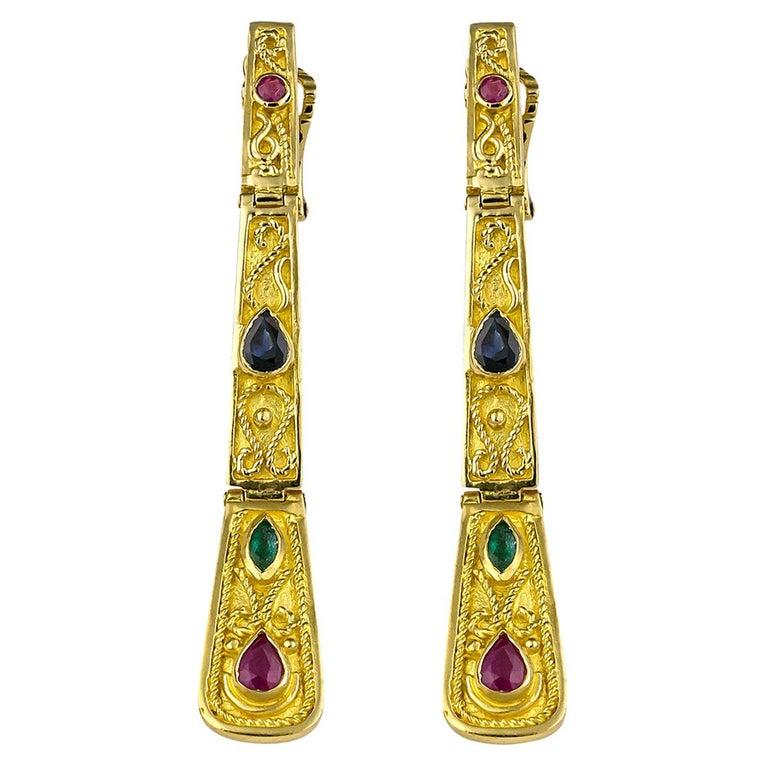 Georgios Collections Orecchini lunghi in oro giallo 18 carati con rubino e zaffiro e smeraldo in vendita 8