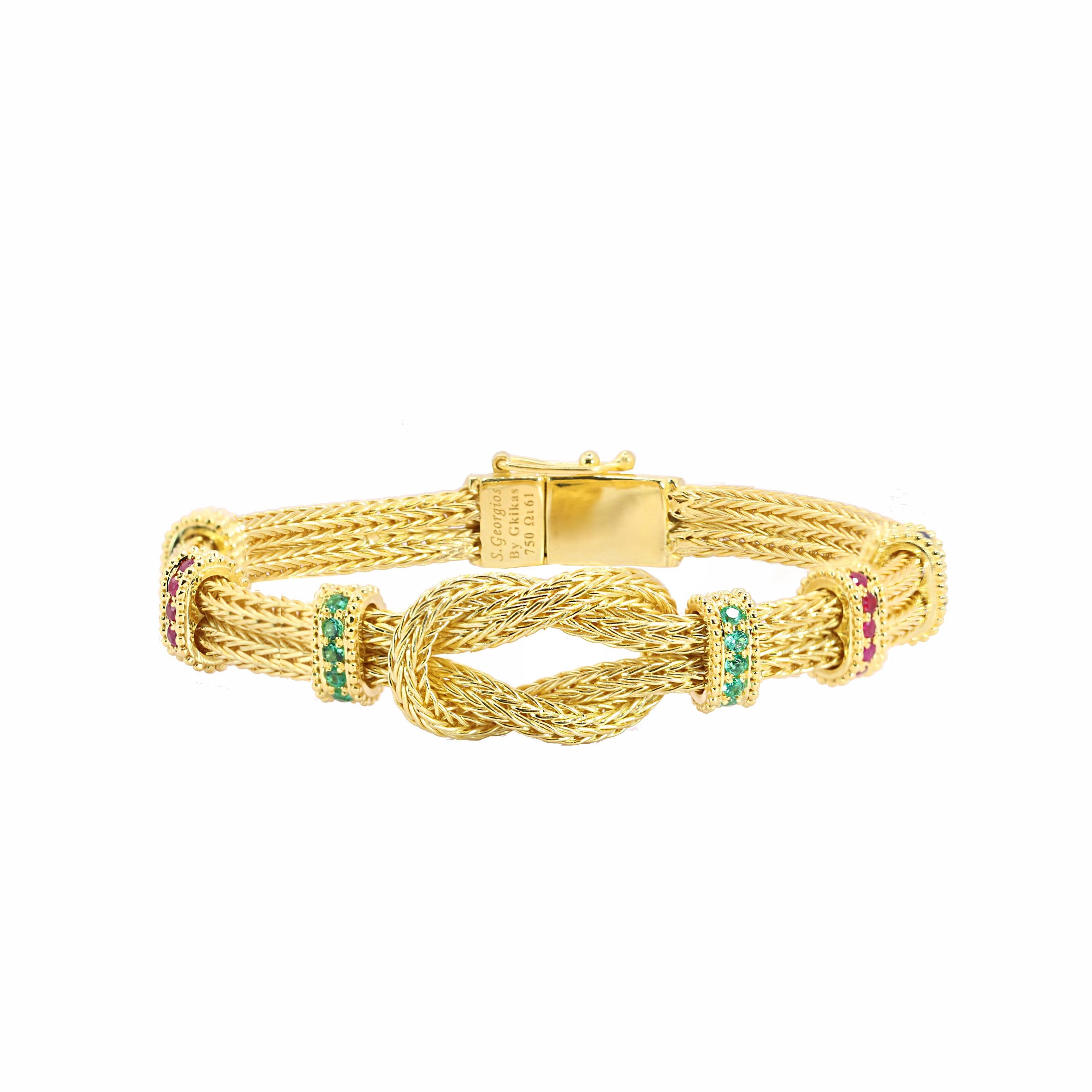 S.Georgios Designer-Armband ist meisterhaft handgefertigt aus massivem 18 Karat Gelbgold im opulenten byzantinischen Stil und strahlt zeitlose Eleganz und außergewöhnliche Kunstfertigkeit aus. Dieses auffällige Stück ist mit einer faszinierenden