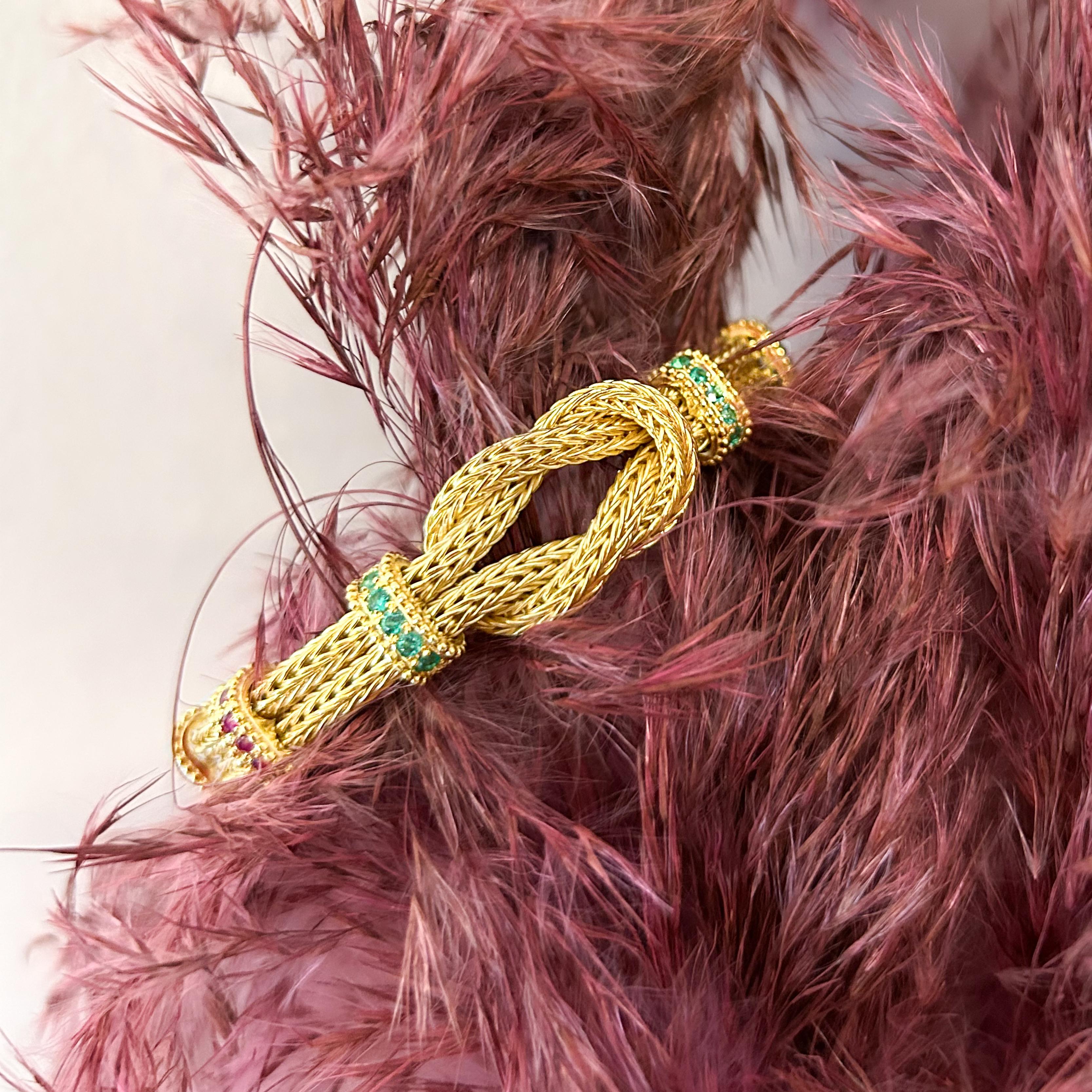 Georgios Kollektionen Armband aus 18 Karat Gelbgold mit Saphiren, Smaragden und Rubinen im Zustand „Neu“ im Angebot in Astoria, NY