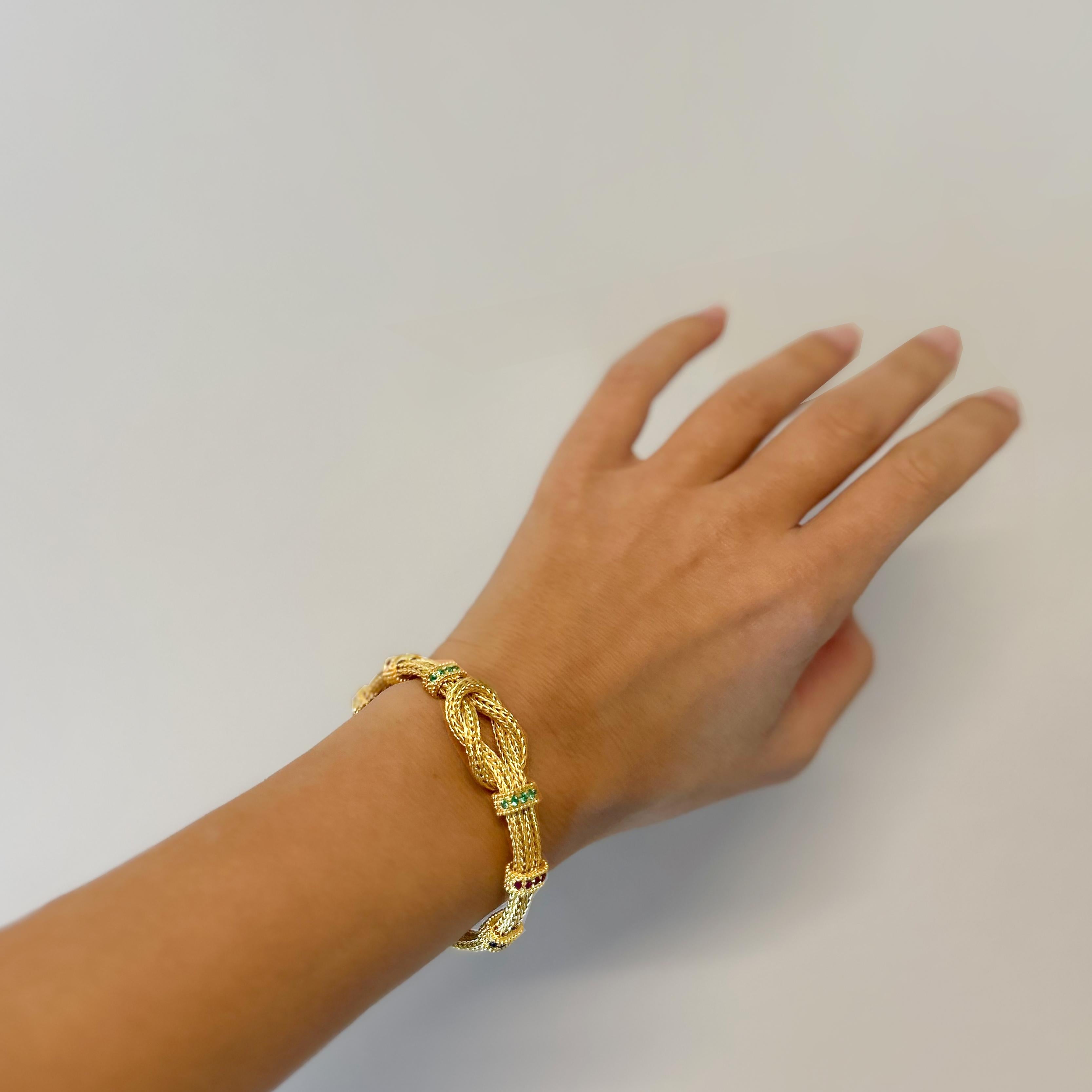 Georgios Kollektionen Armband aus 18 Karat Gelbgold mit Saphiren, Smaragden und Rubinen im Angebot 1