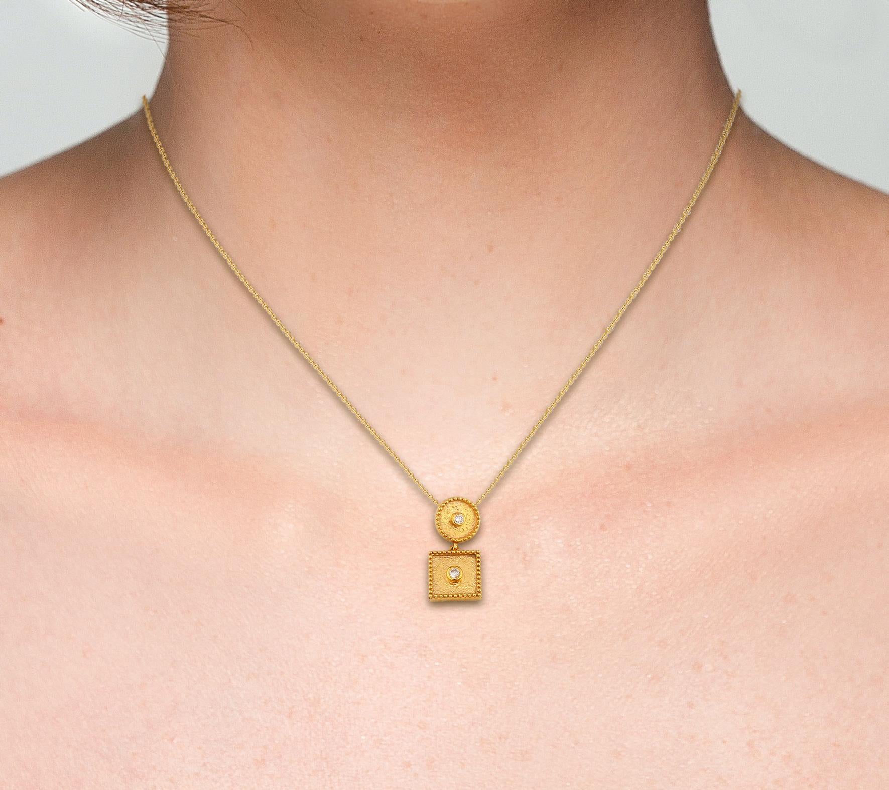Byzantin Georgios Collections Pendentif et chaîne en or jaune 18 carats avec petits diamants en forme de goutte en vente