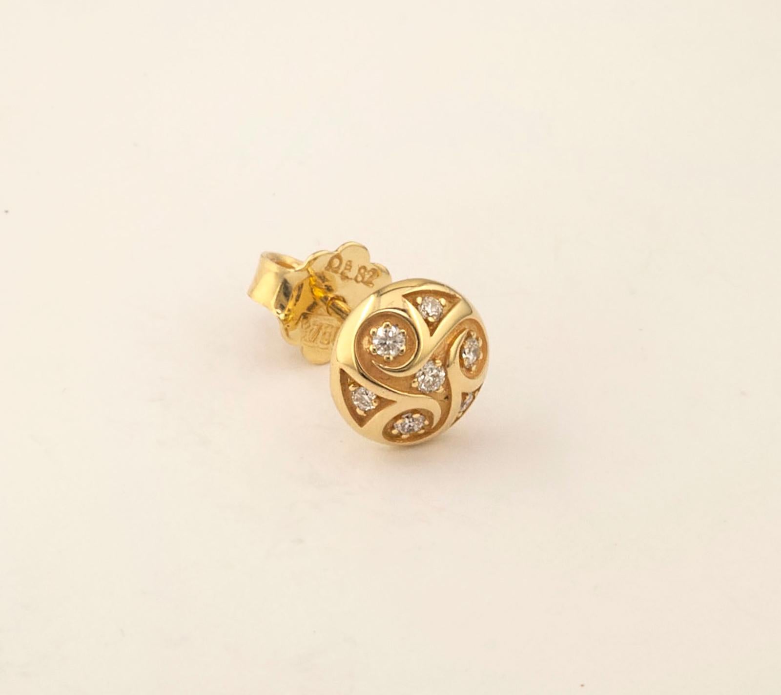 Georgios Collections Clous d'oreilles solitaires en or jaune 18 carats avec diamants ronds Unisexe en vente