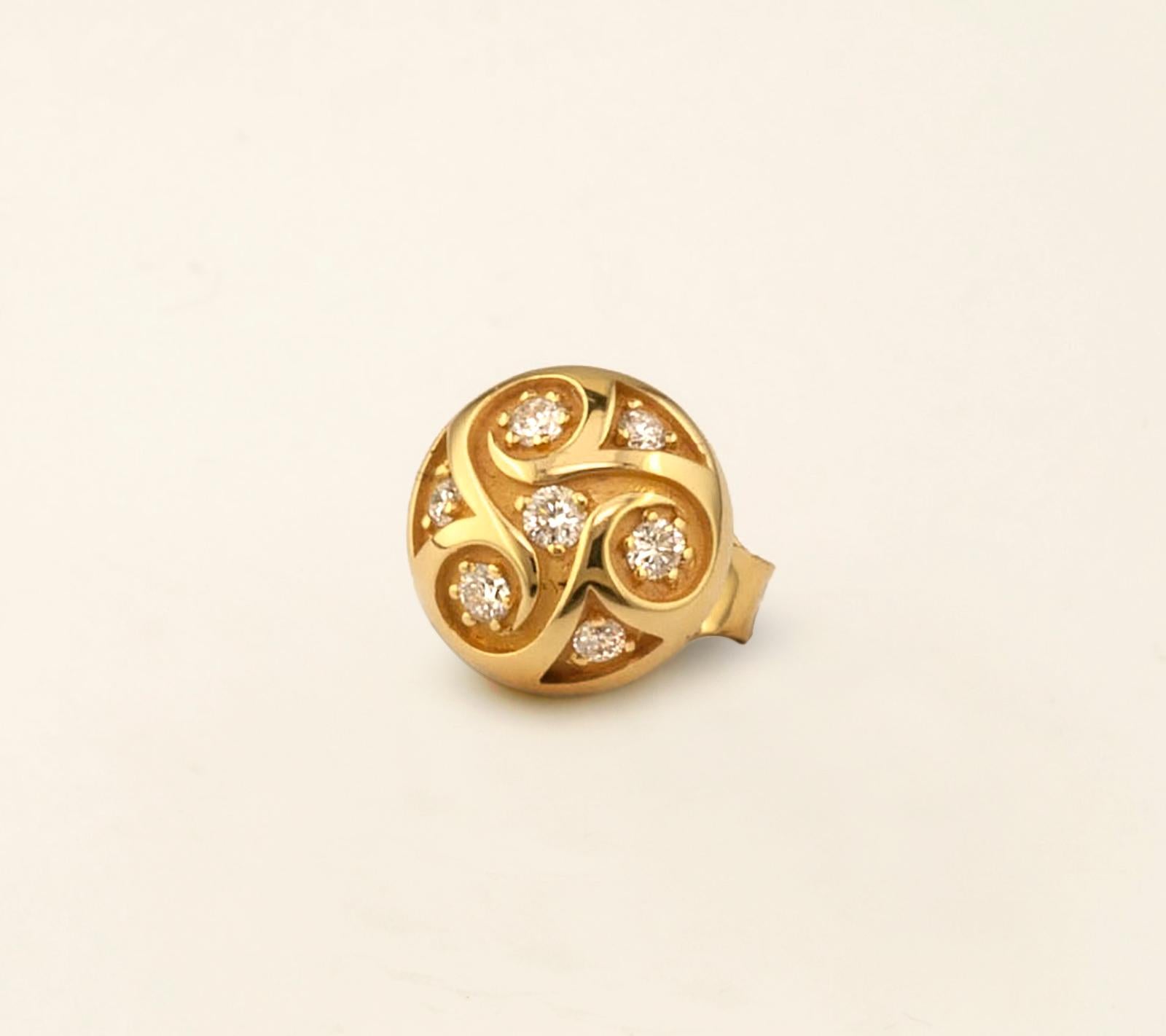 Georgios Collections Clous d'oreilles solitaires en or jaune 18 carats avec diamants ronds en vente 3
