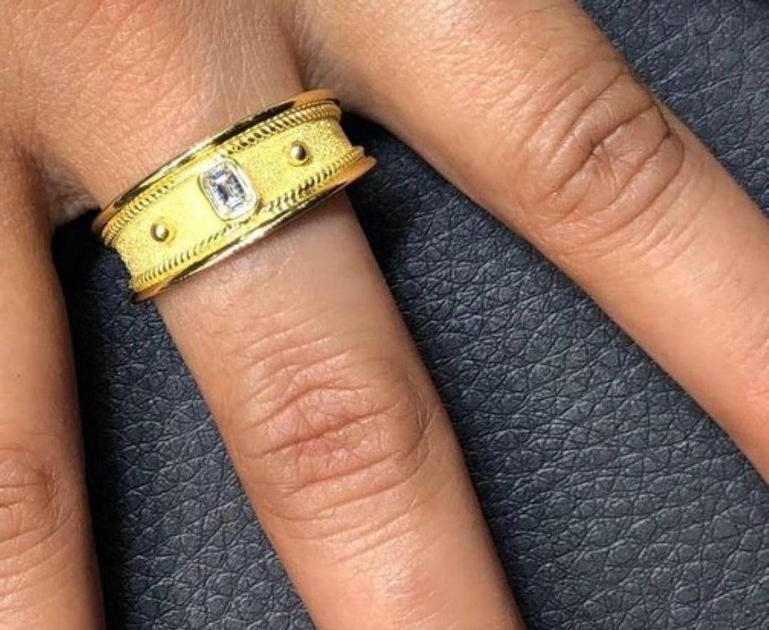 Georgios Collections Bague solitaire en or jaune 18 carats avec diamant taille émeraude en vente 5