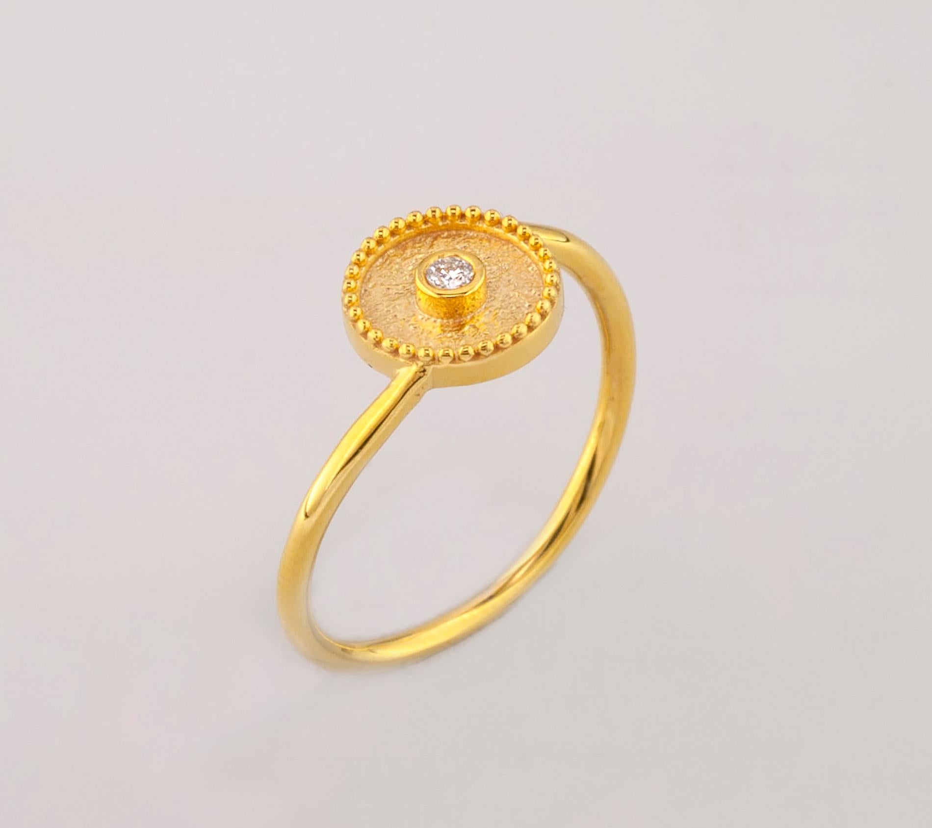 Georgios Collections Bague à anneau fin solitaire en or jaune 18 carats avec diamants ronds en vente 4