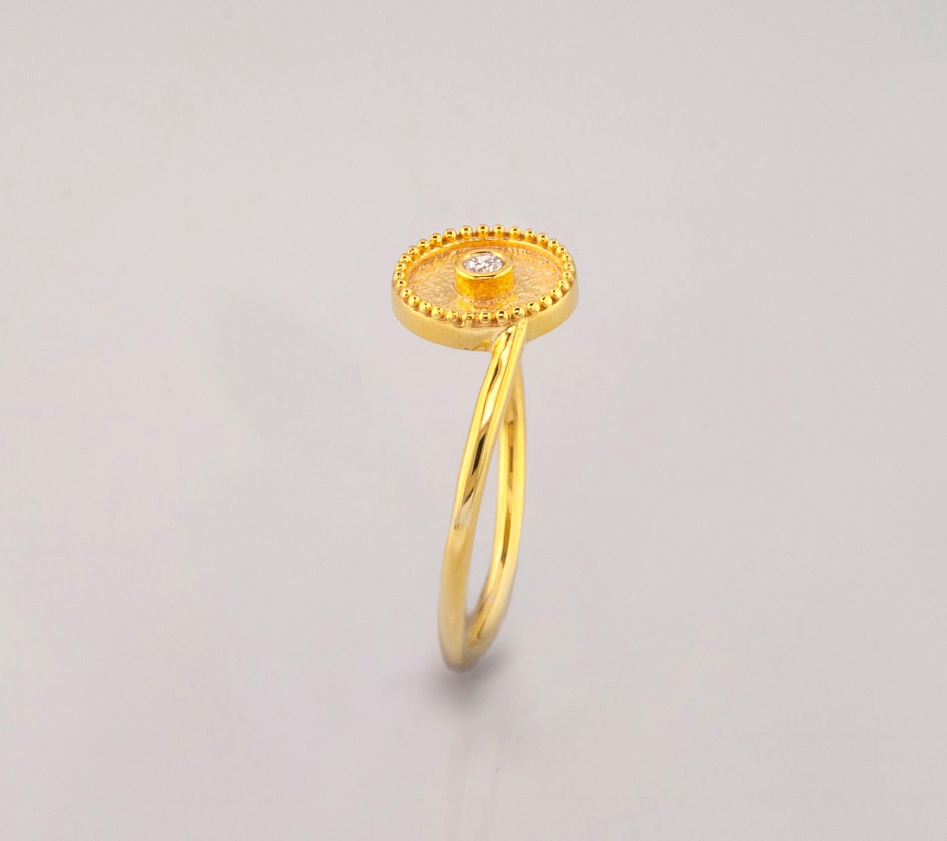 Georgios Collections Bague à anneau fin solitaire en or jaune 18 carats avec diamants ronds en vente 3