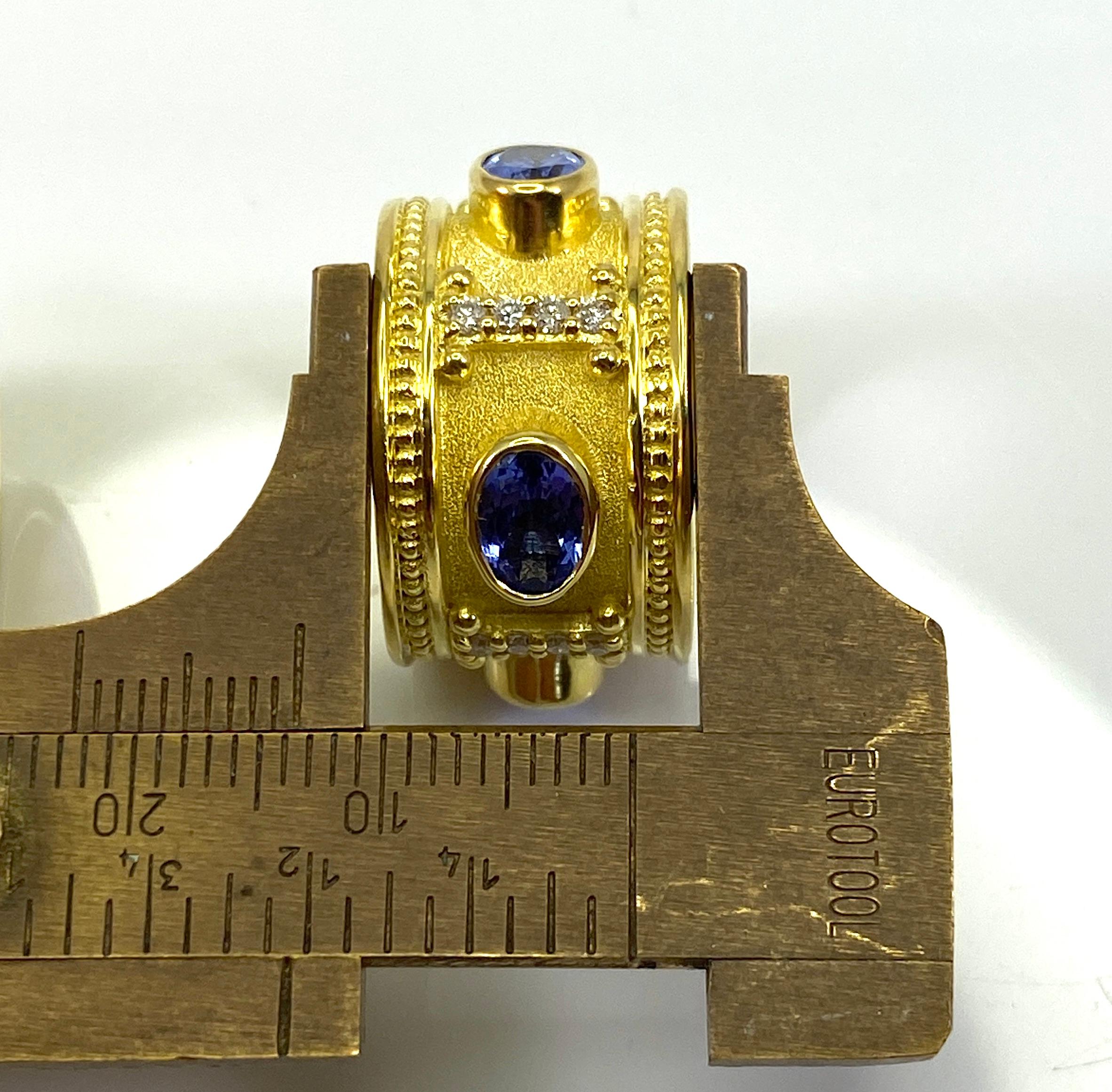 Georgios Collections Bague jonc large en or jaune 18 carats avec tanzanite et diamants en vente 6