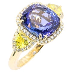 Anello con tanzanite in oro giallo 18 carati e zaffiri gialli di Georgios Collectional