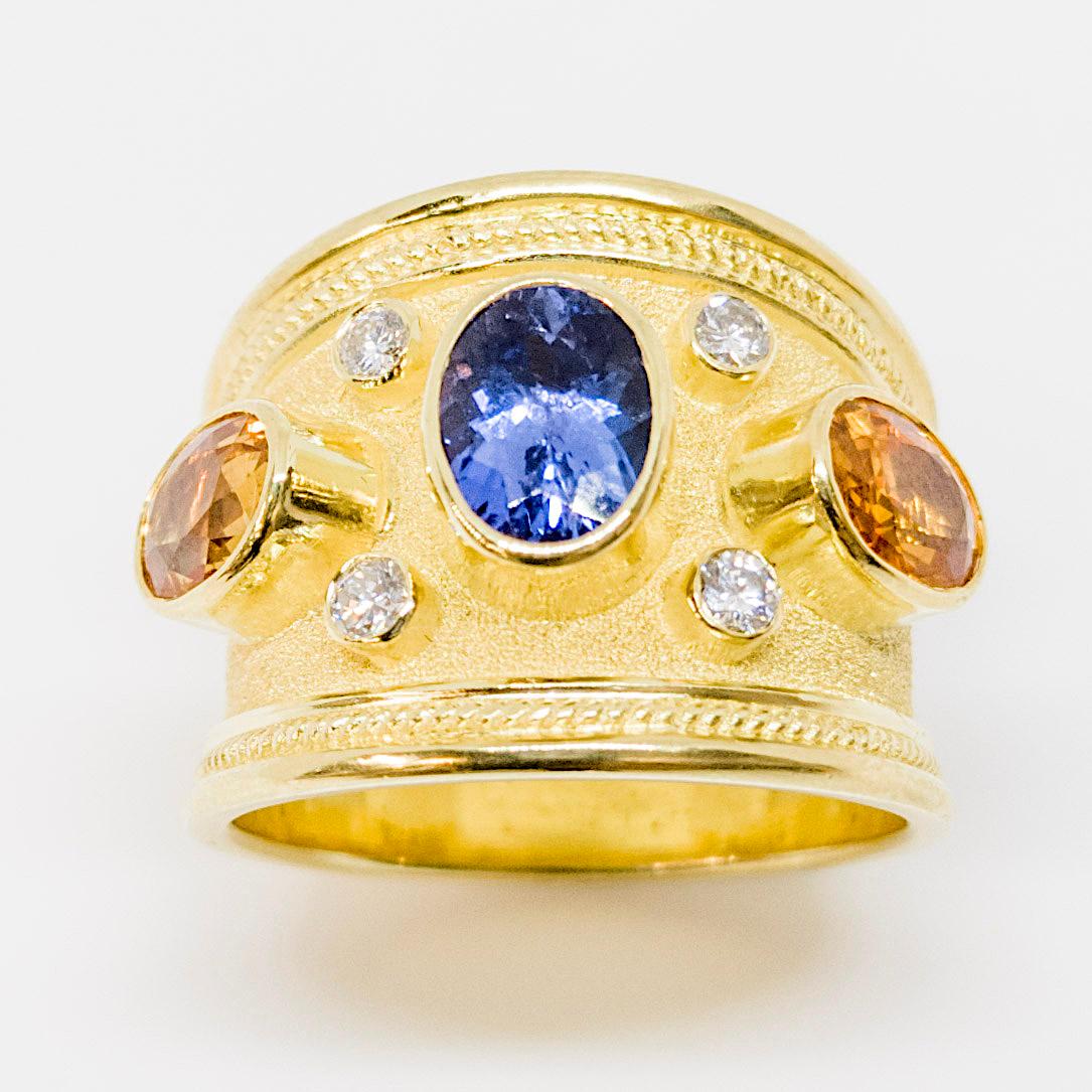 Georgios Kollektionen Ring aus 18 Karat Gelbgold mit Tansanit, Saphir und Diamant (Ovalschliff) im Angebot