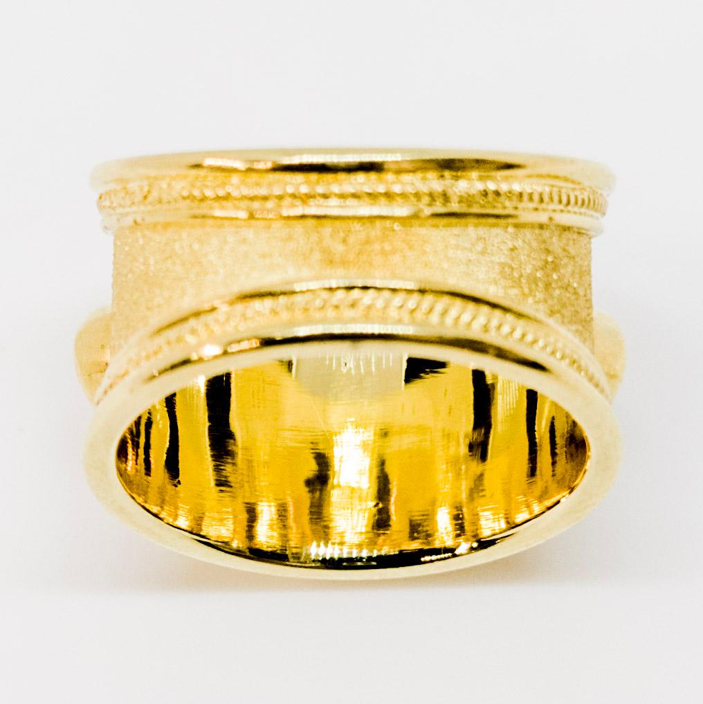 Georgios Kollektionen Ring aus 18 Karat Gelbgold mit Tansanit, Saphir und Diamant für Damen oder Herren im Angebot