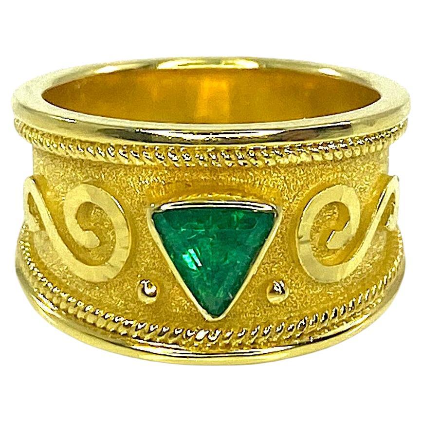 Georgios Collections 18 Karat Yellow Gold Trillion Emerald Ring In New Condition For Sale In Astoria, NY