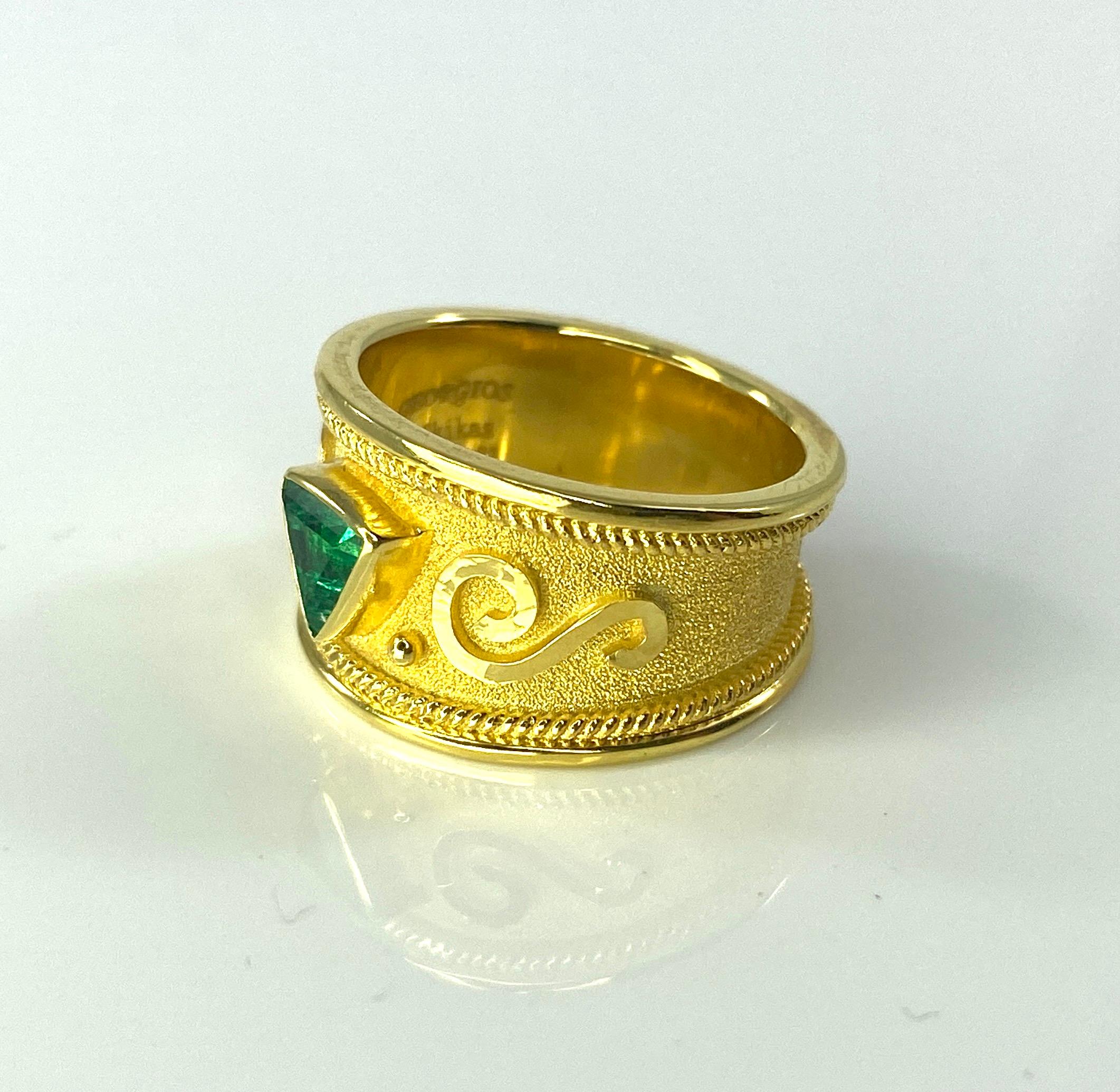 Women's or Men's Georgios Collections 18 Karat Yellow Gold Trillion Emerald Ring For Sale