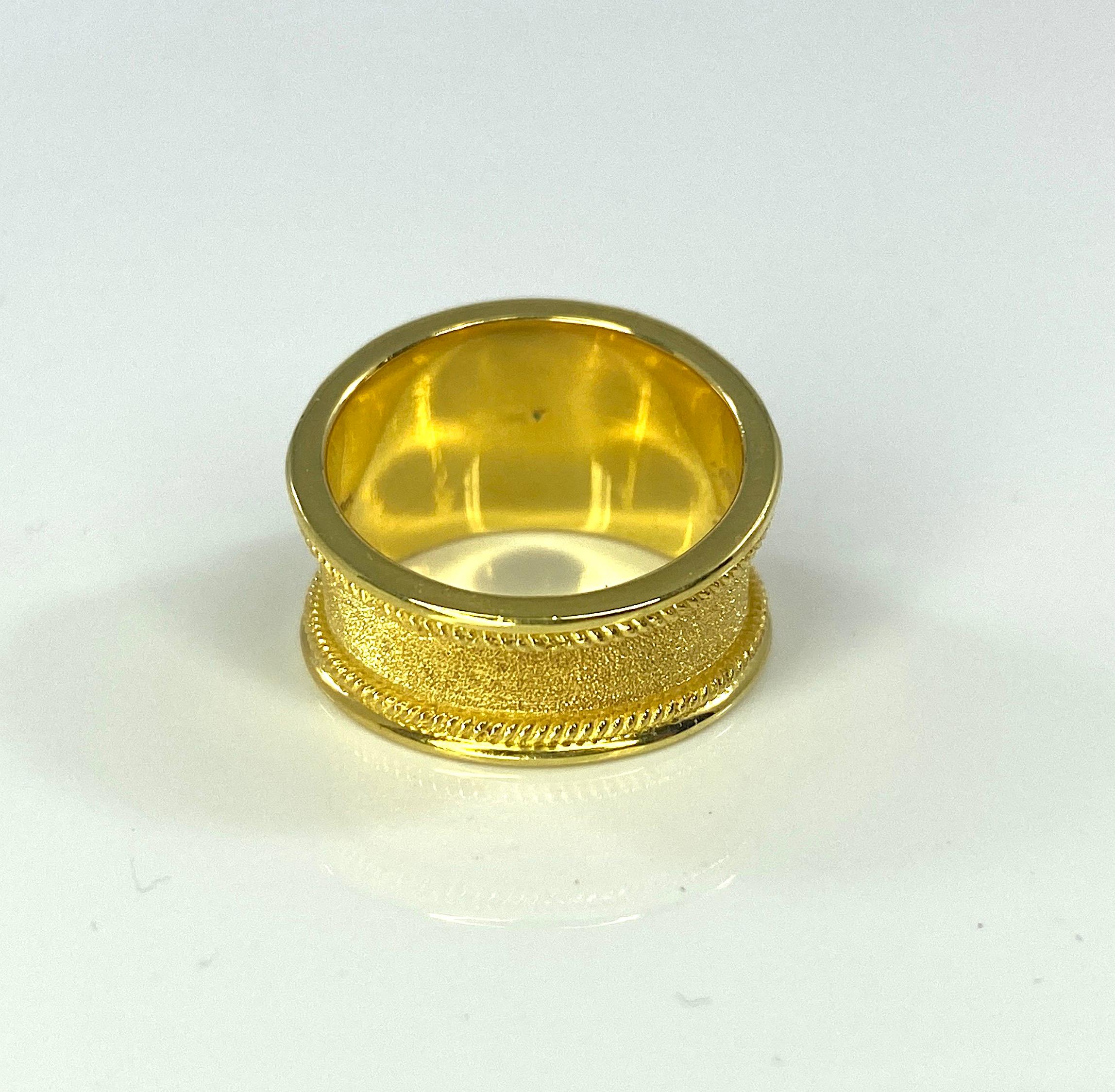 Georgios Kollektionen 18 Karat Gelbgold Trillion Smaragd-Ring im Angebot 2