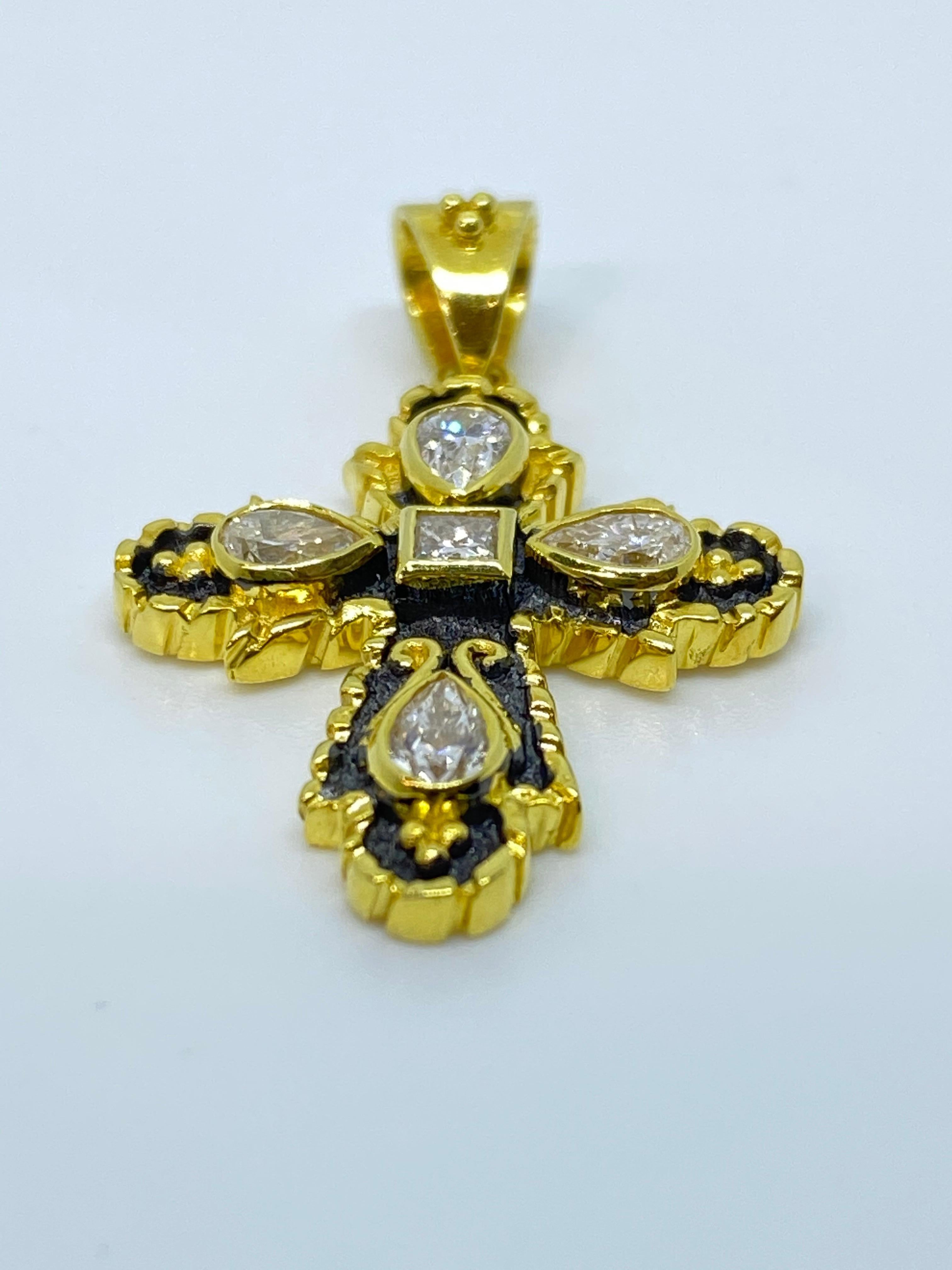 Taille princesse Croix en or jaune 18 carats et rhodium noir bicolore avec diamants Georgios Collections  en vente