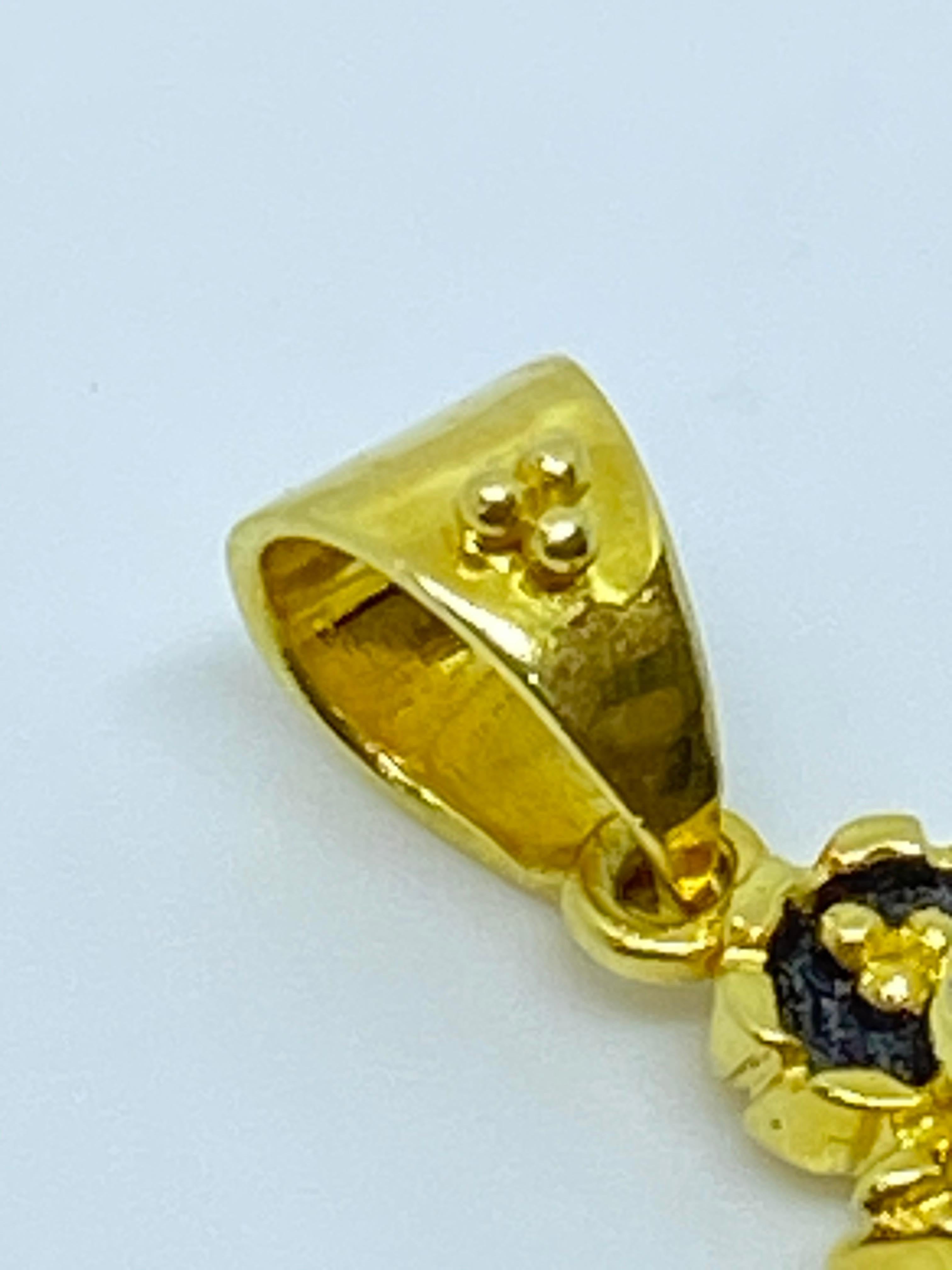 Croix en or jaune 18 carats et rhodium noir bicolore avec diamants Georgios Collections  en vente 1