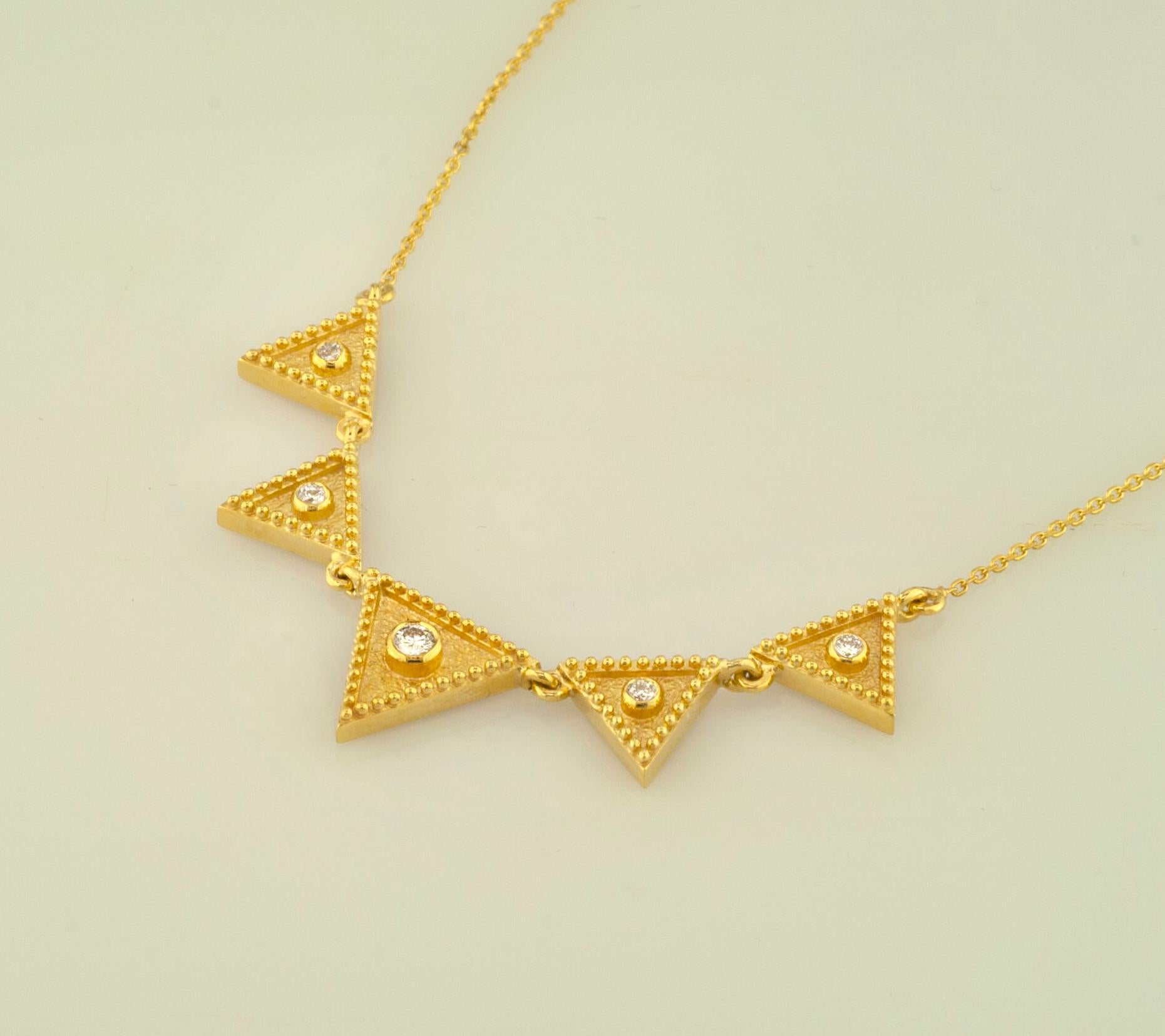Georgios Kollektionen 18 Karat Gelbgold Weißer Diamant Kette Anhänger Halskette (Zeitgenössisch) im Angebot