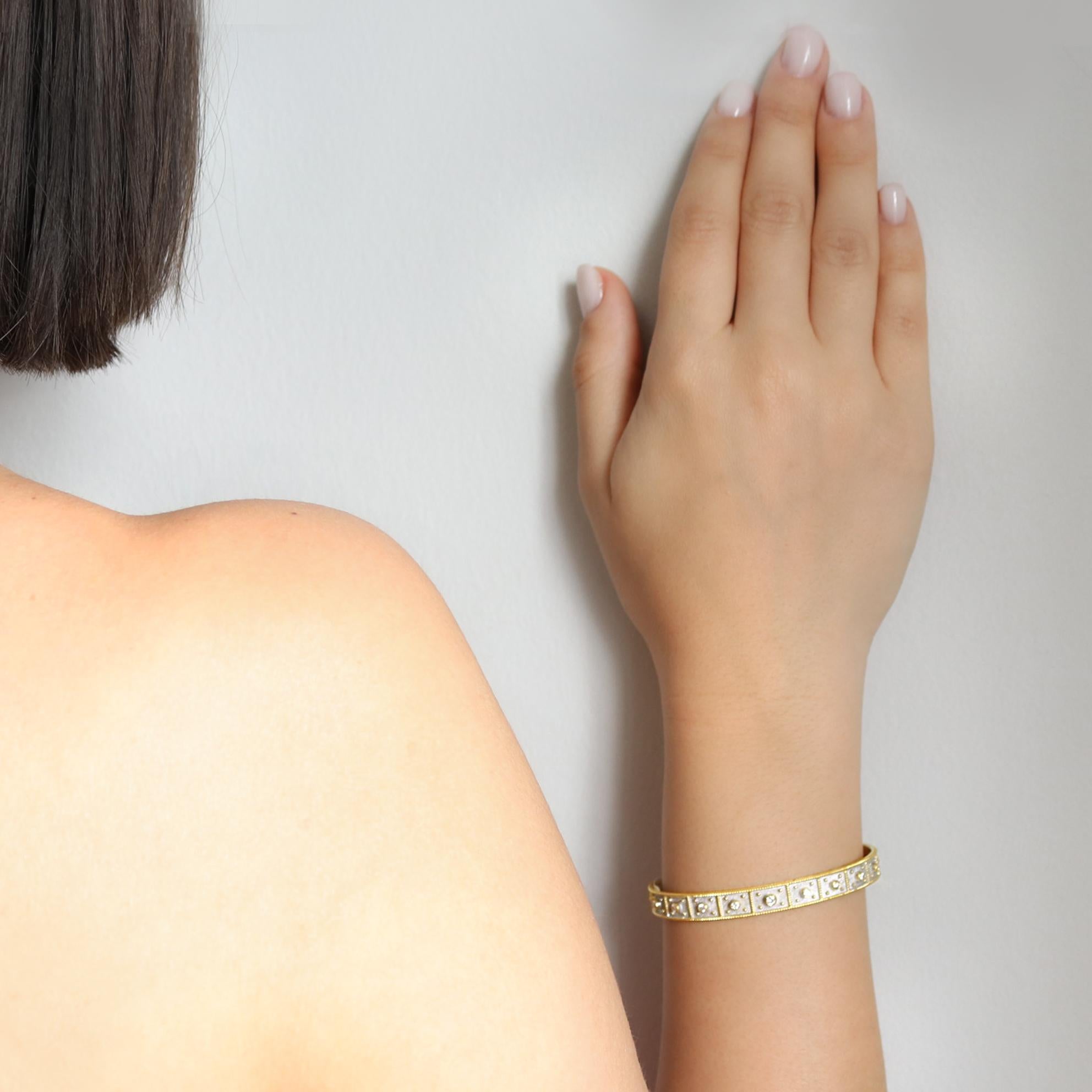 Georgios Collections Bracelet jonc en or jaune 18 carats et diamants rhodiés blancs en vente 5