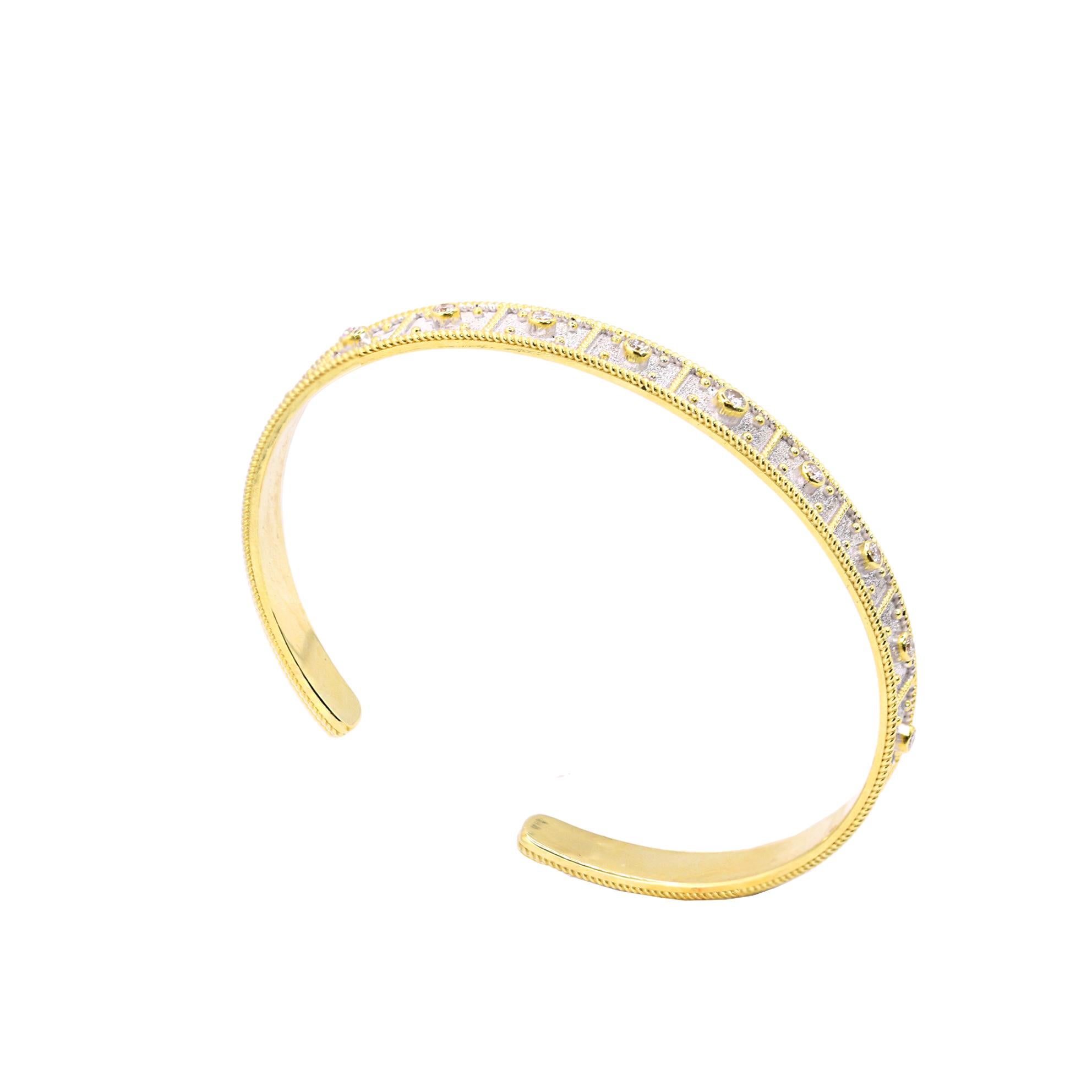 Le designer S.Georgios présente un exquis bracelet en or jaune 18 carats avec finition en rhodium blanc. Ce superbe bracelet est orné de diamants de taille Brilliante élégamment répartis sur toute sa longueur,  poids total de 0,34 carats. Fabriqué à