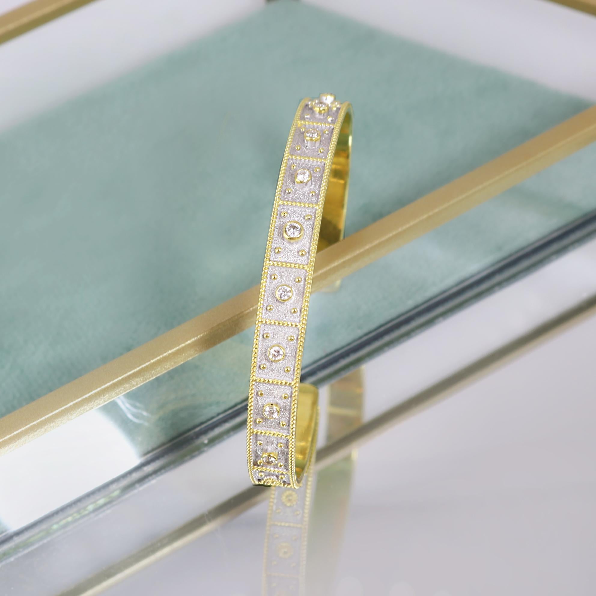 Georgios Collections Bracelet jonc en or jaune 18 carats et diamants rhodiés blancs en vente 2