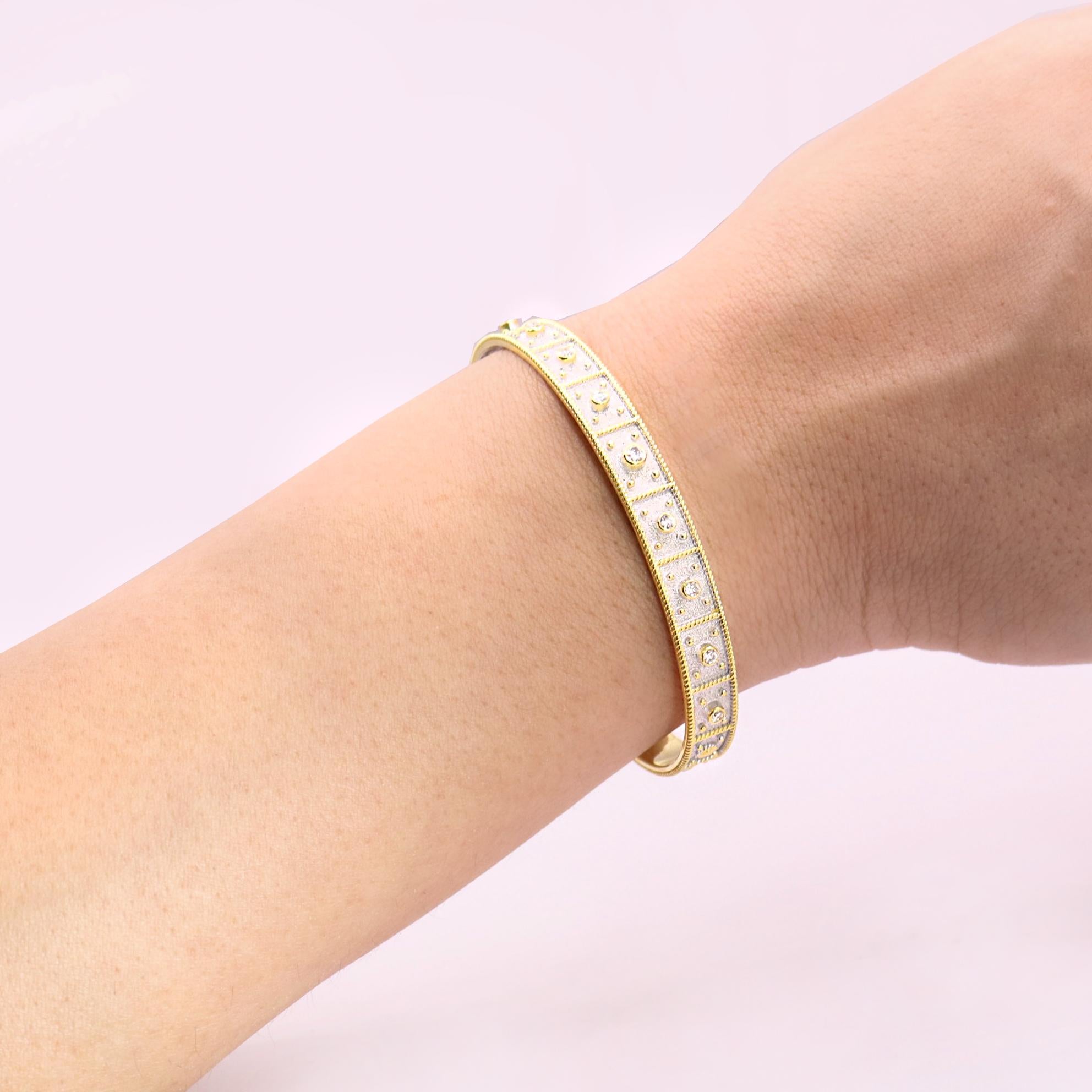Georgios Collections Bracelet jonc en or jaune 18 carats et diamants rhodiés blancs en vente 3