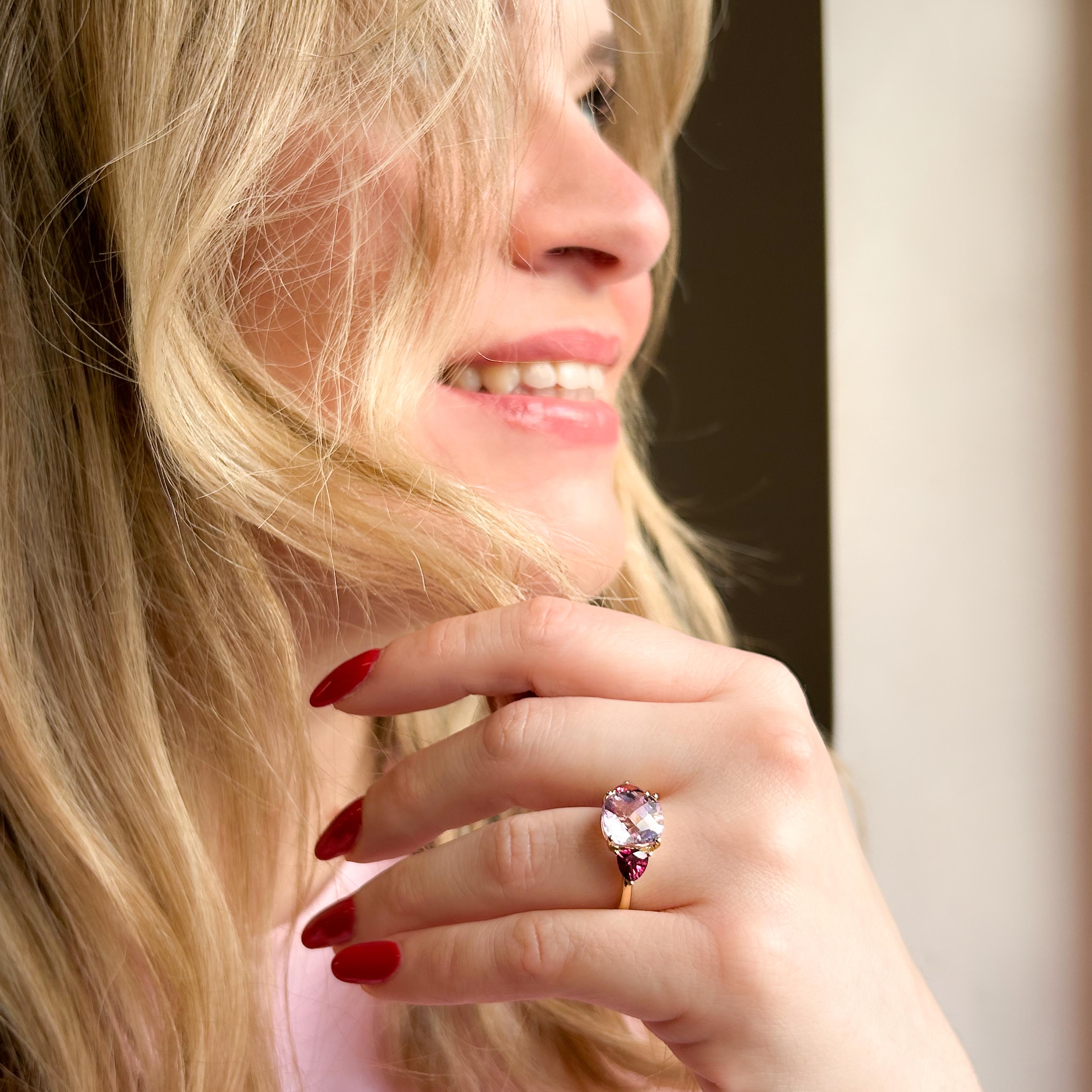 Georgios Collections 18 Karat Yellow Kunzite Cushion Ring with Tourmalines en venta 4