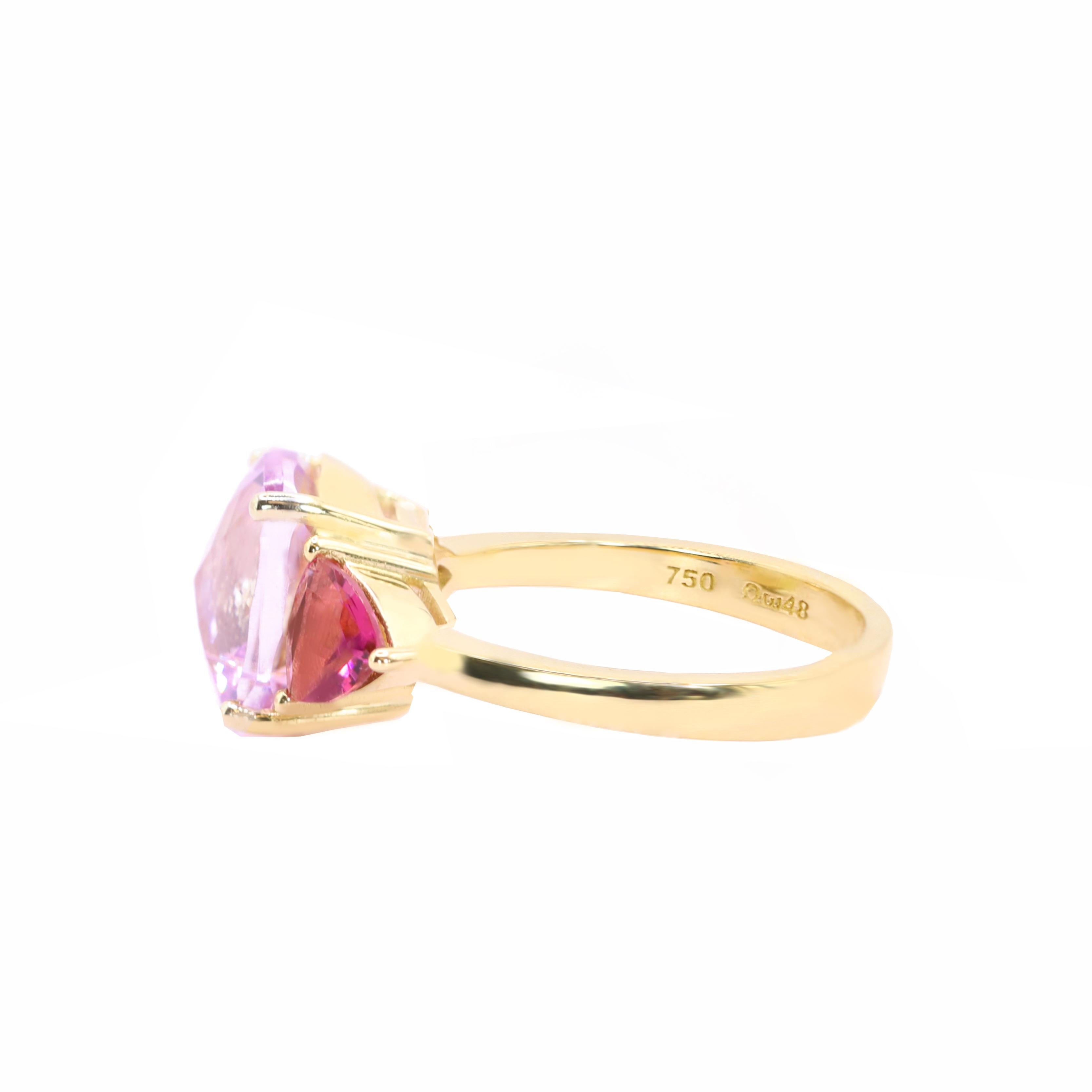 Georgios Collections 18 Karat Yellow Kunzite Cushion Ring with Tourmalines Contemporáneo en venta