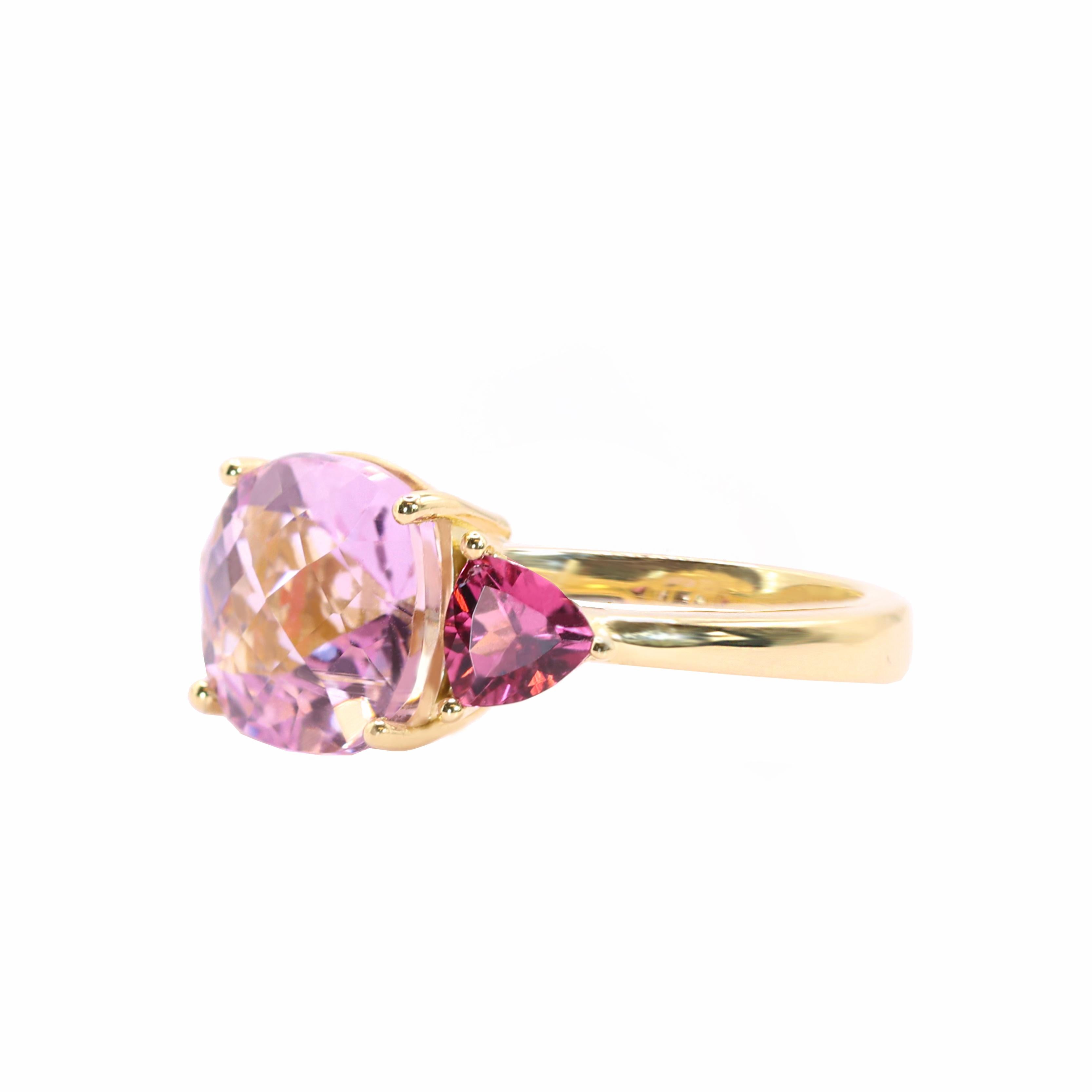 Georgios Collections 18 Karat Yellow Kunzite Cushion Ring with Tourmalines en Nuevo estado para la venta en Astoria, NY