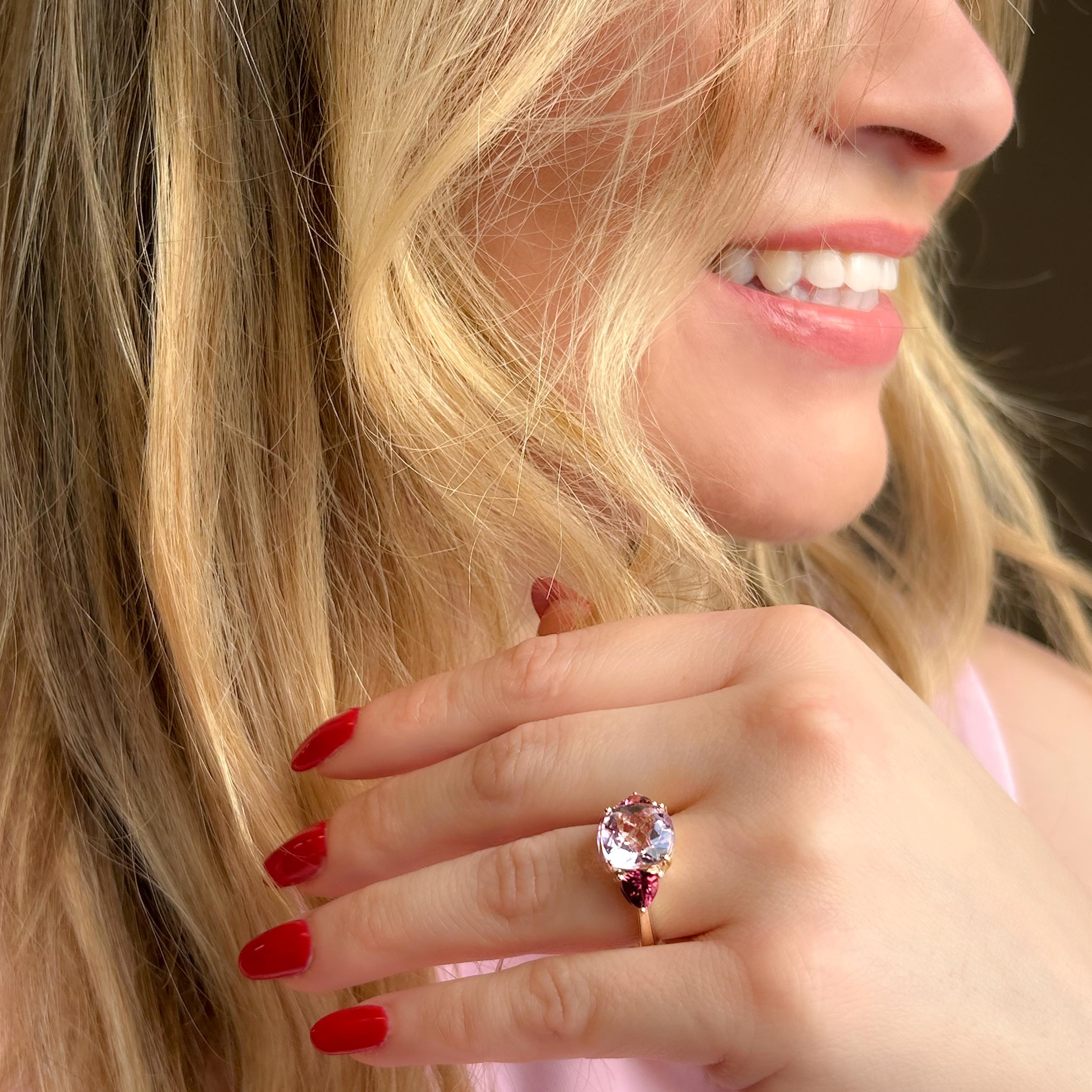 Georgios Collections 18 Karat Yellow Kunzite Cushion Ring with Tourmalines en venta 1