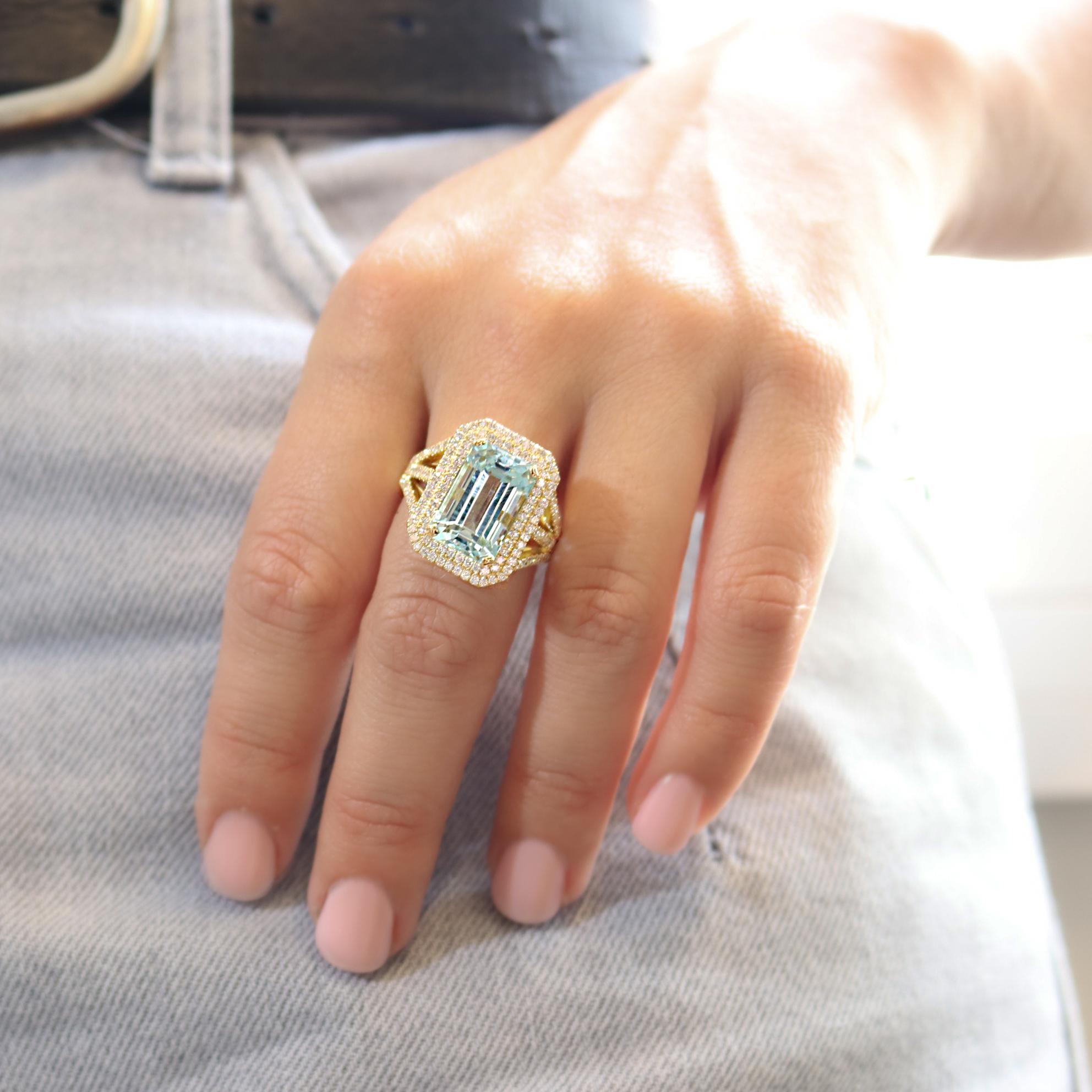 Georgios Collections 18K Yellow Gold Ring with Aquamarine and Diamonds For Sale 5