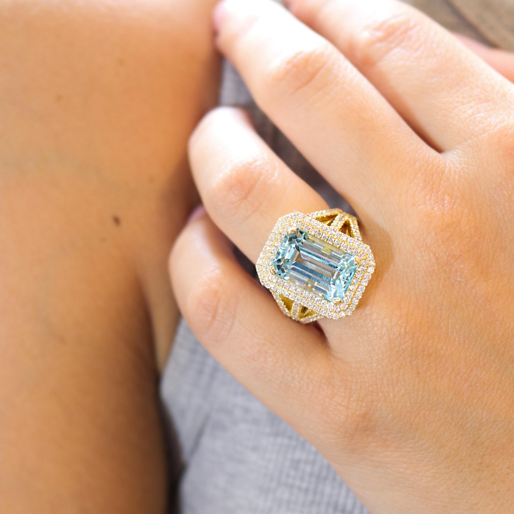 Georgios Collections 18K Yellow Gold Ring with Aquamarine and Diamonds For Sale 6