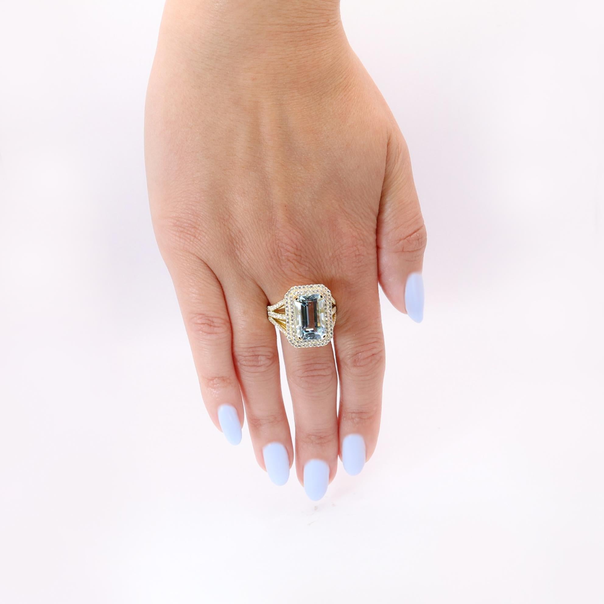 Georgios Collections 18K Yellow Gold Ring with Aquamarine and Diamonds For Sale 3