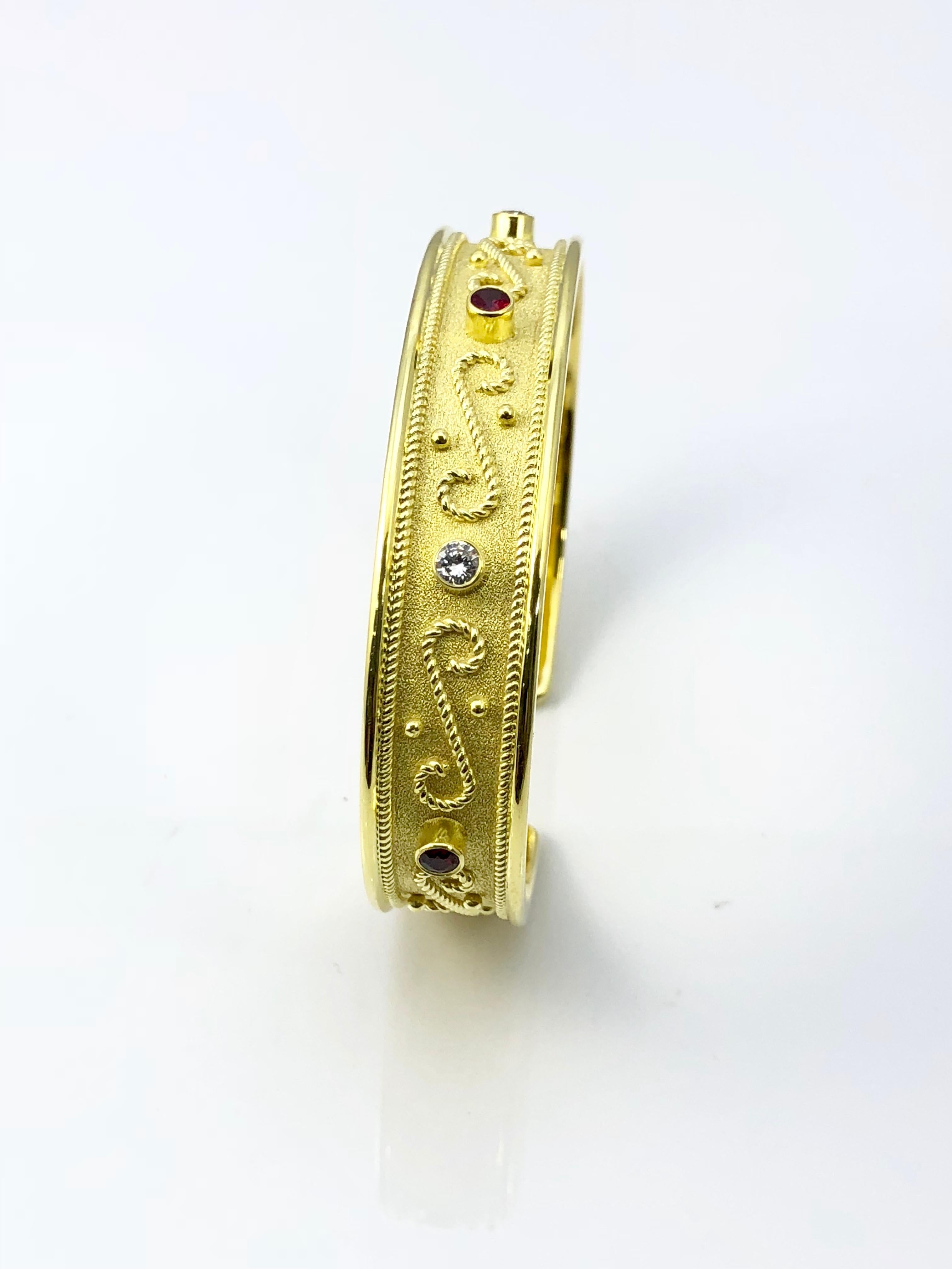 Georgios Collections Byzantinisches Armband aus Gelbgold mit 18 Karat Diamanten und Rubinen für Damen oder Herren im Angebot