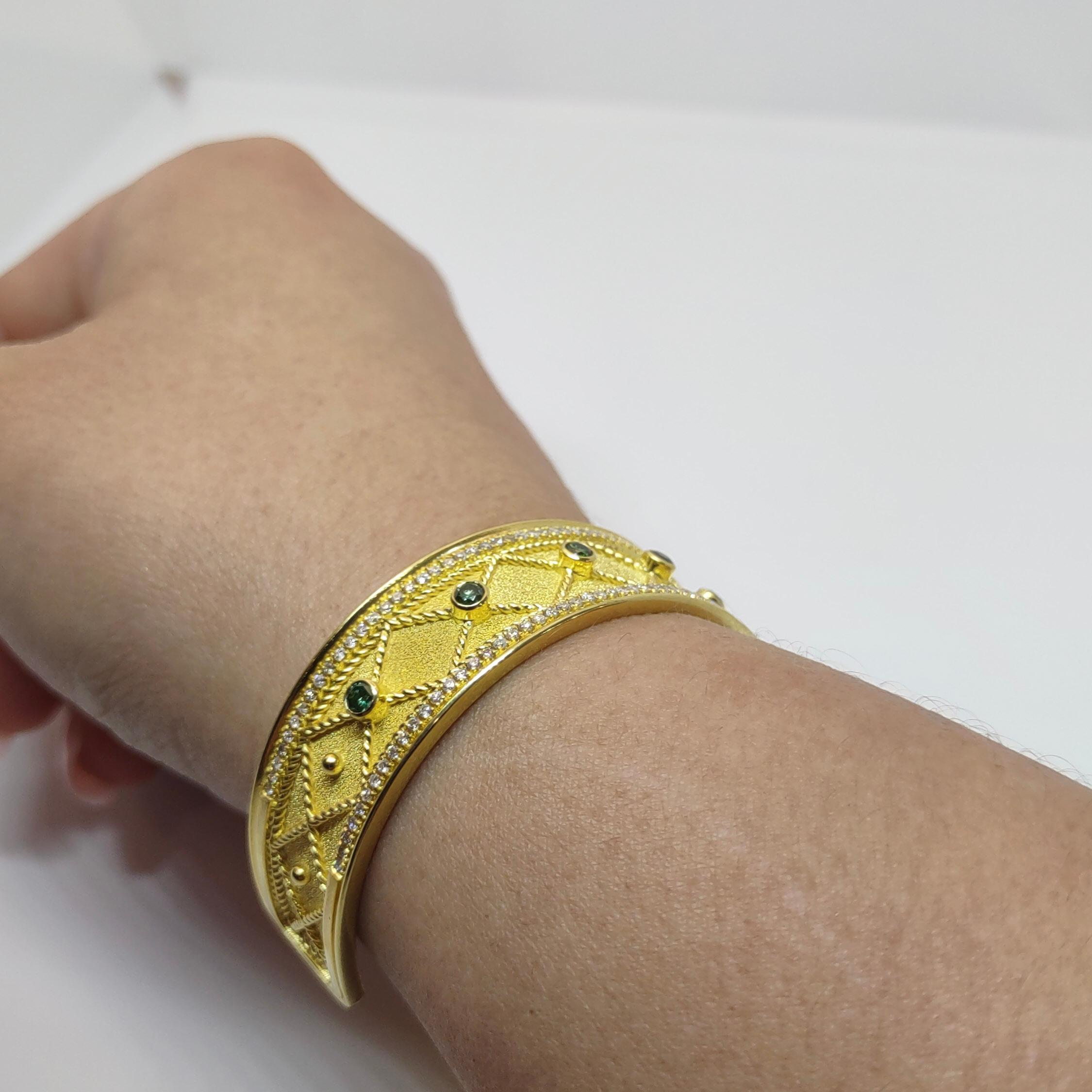 Georgios Collections Gelbgold Armband aus 18 Karat grünem und weißem Diamanten im Angebot 4