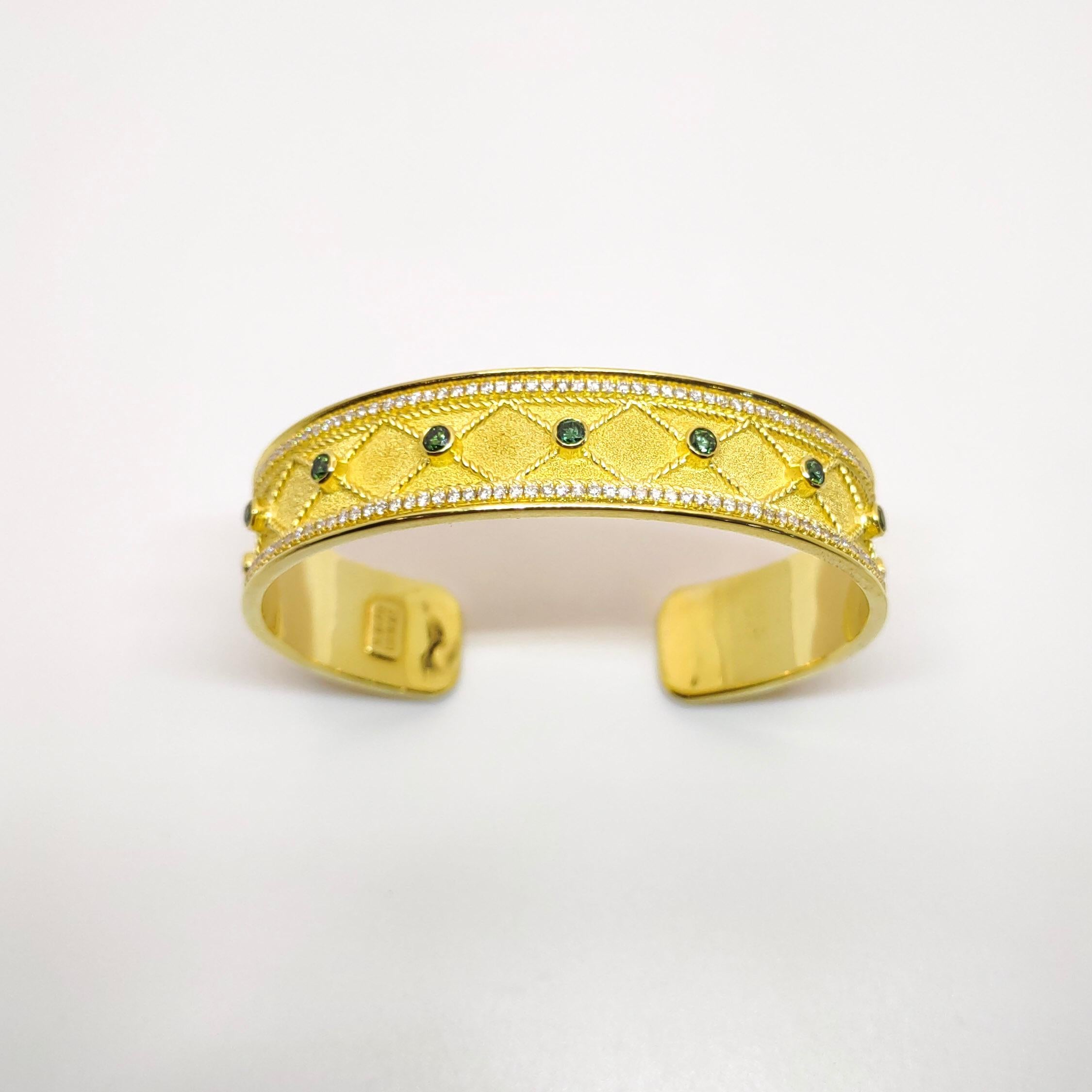 Georgios Collections Gelbgold Armband aus 18 Karat grünem und weißem Diamanten (Byzantinisch) im Angebot