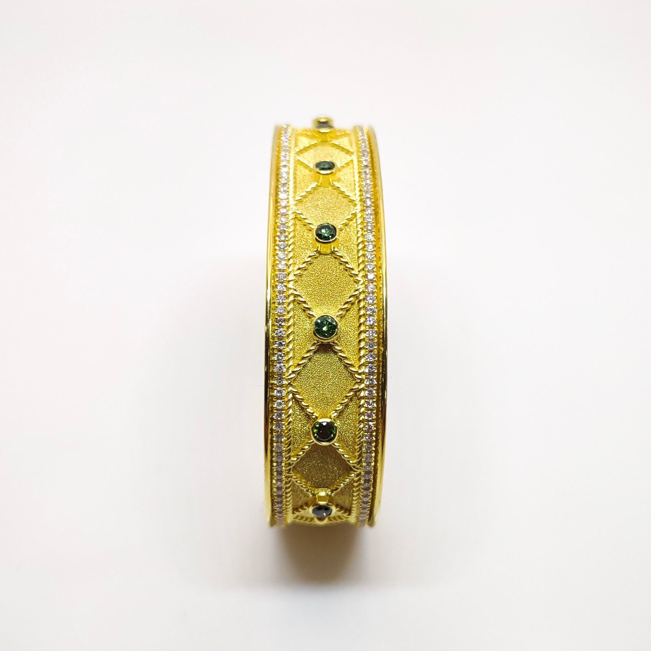 Georgios Collections Gelbgold Armband aus 18 Karat grünem und weißem Diamanten (Rundschliff) im Angebot